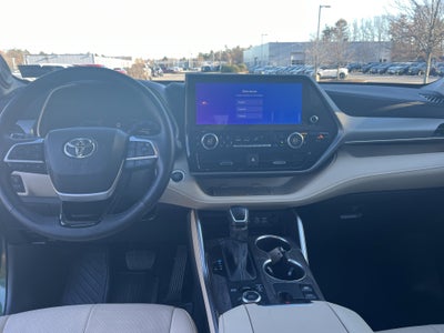2024 Toyota Highlander LE