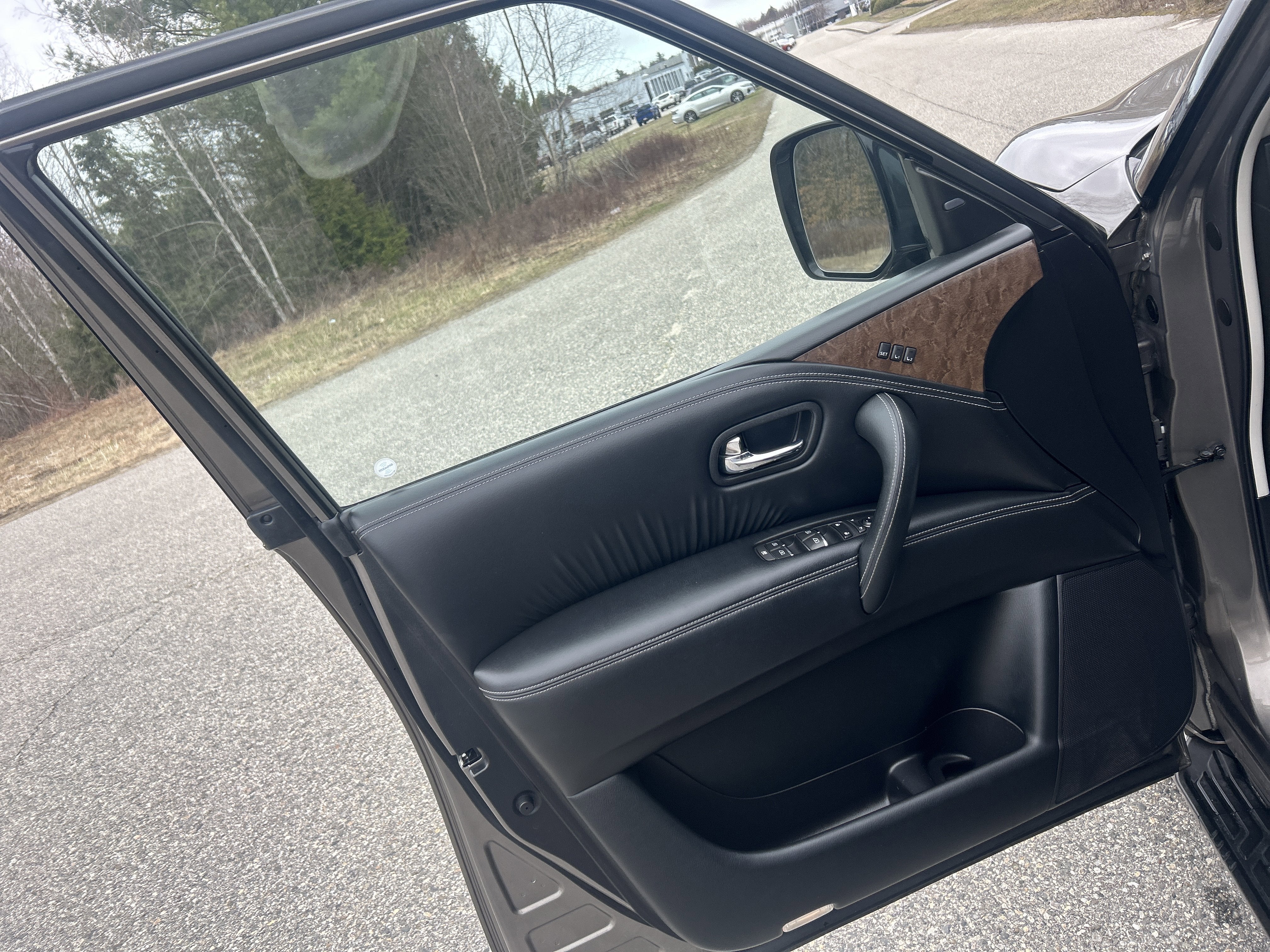 2017 INFINITI QX80 AWD