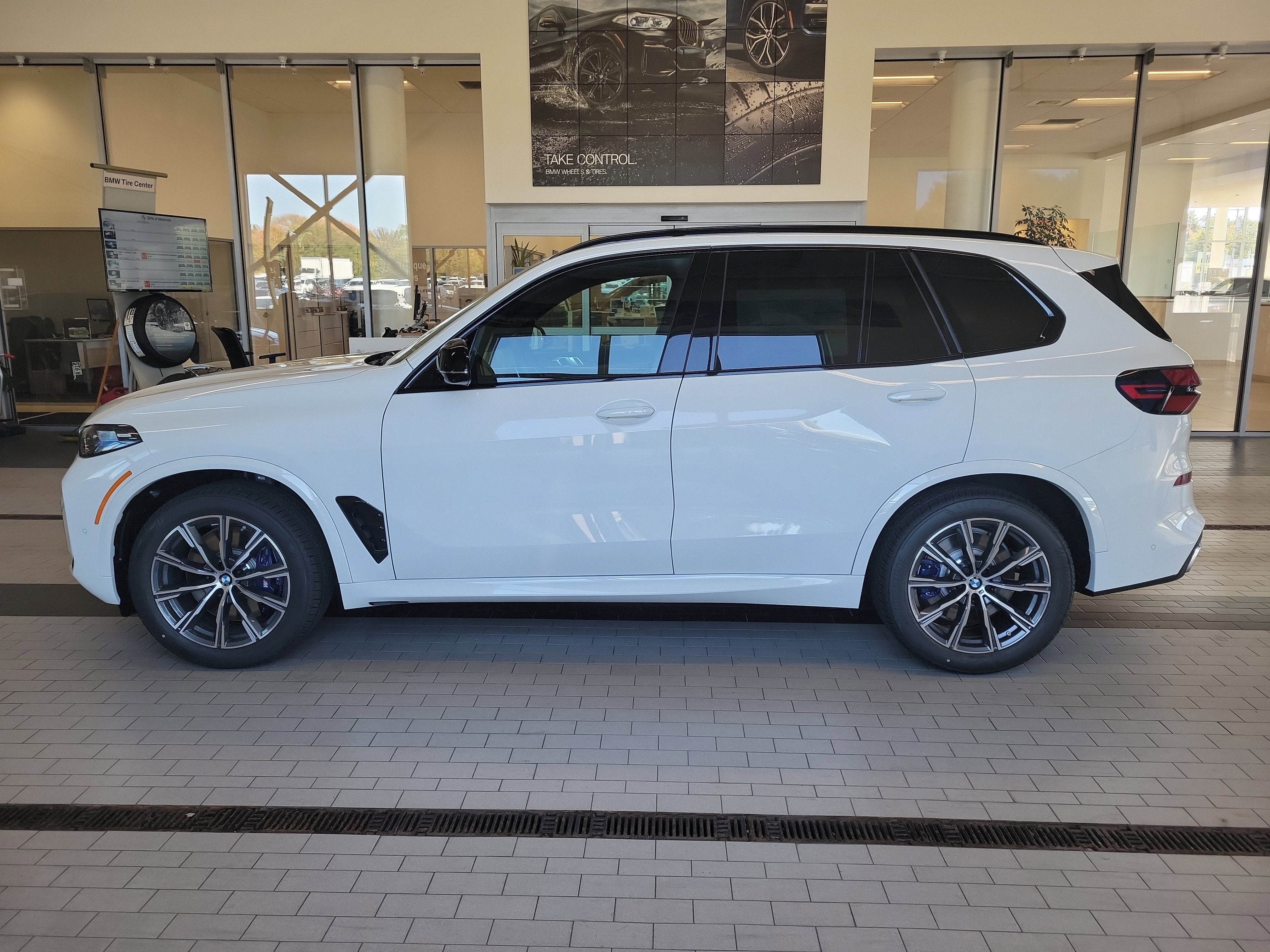 2026 BMW X5 M60i