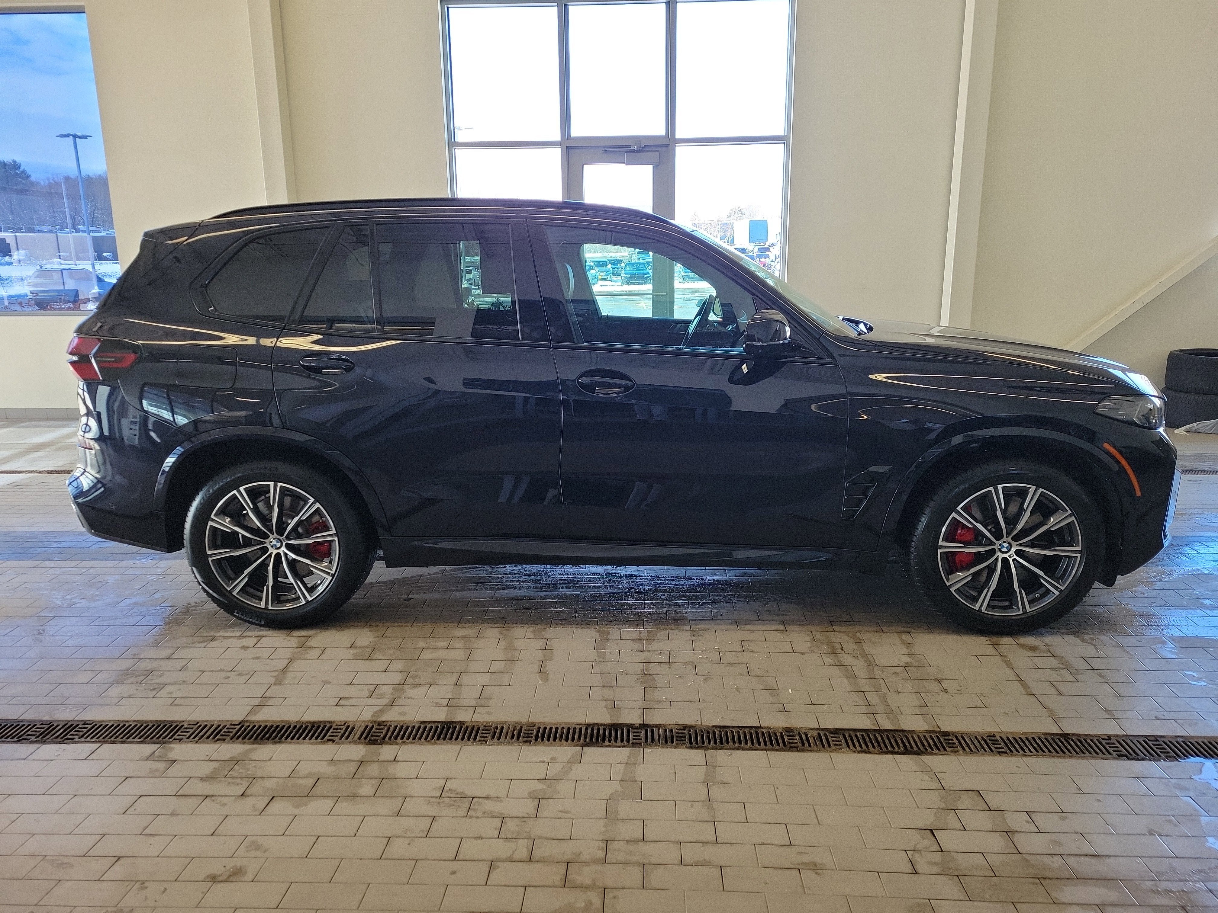 2025 BMW X5 M60i