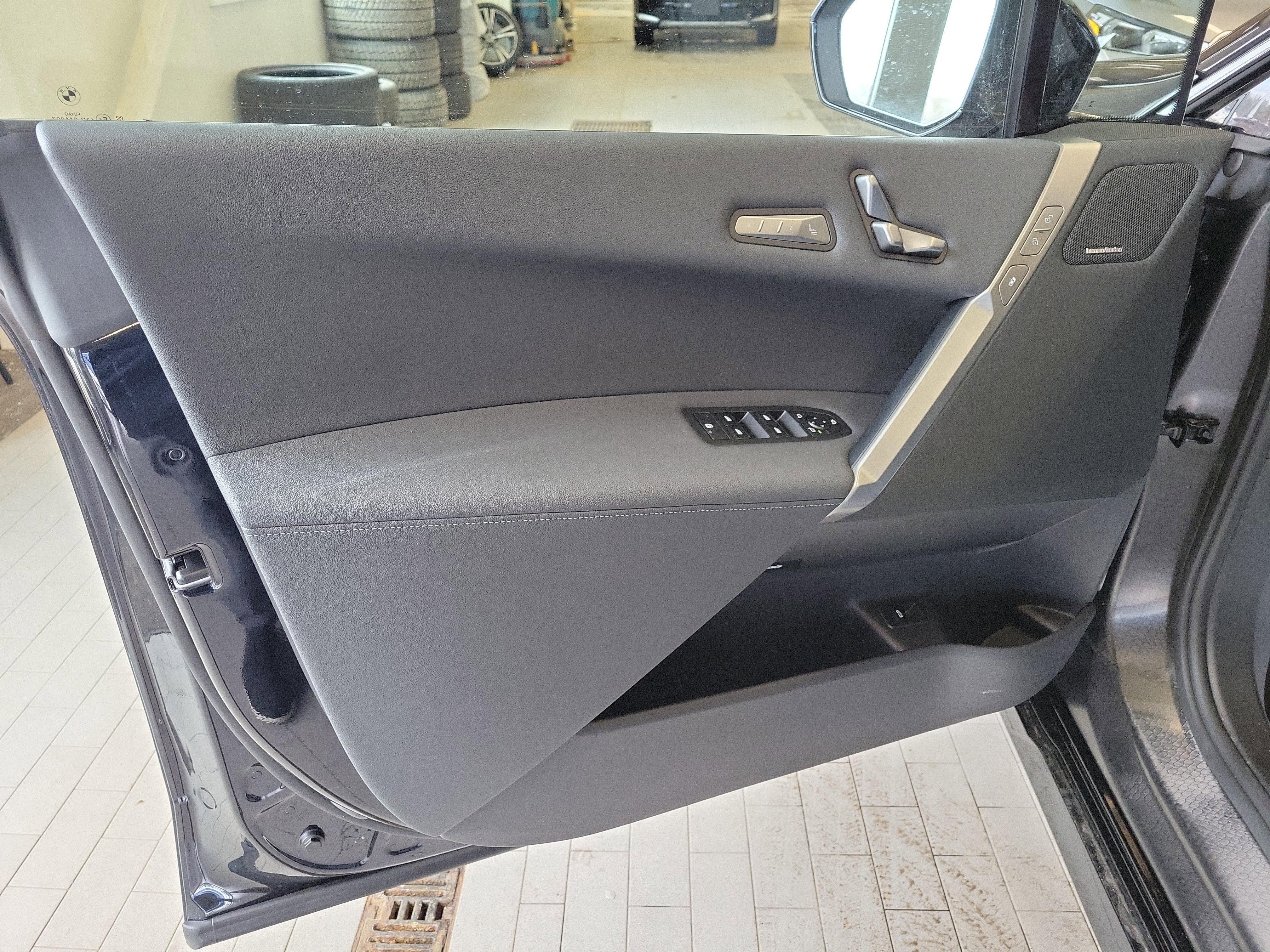 2026 BMW iX xDrive60