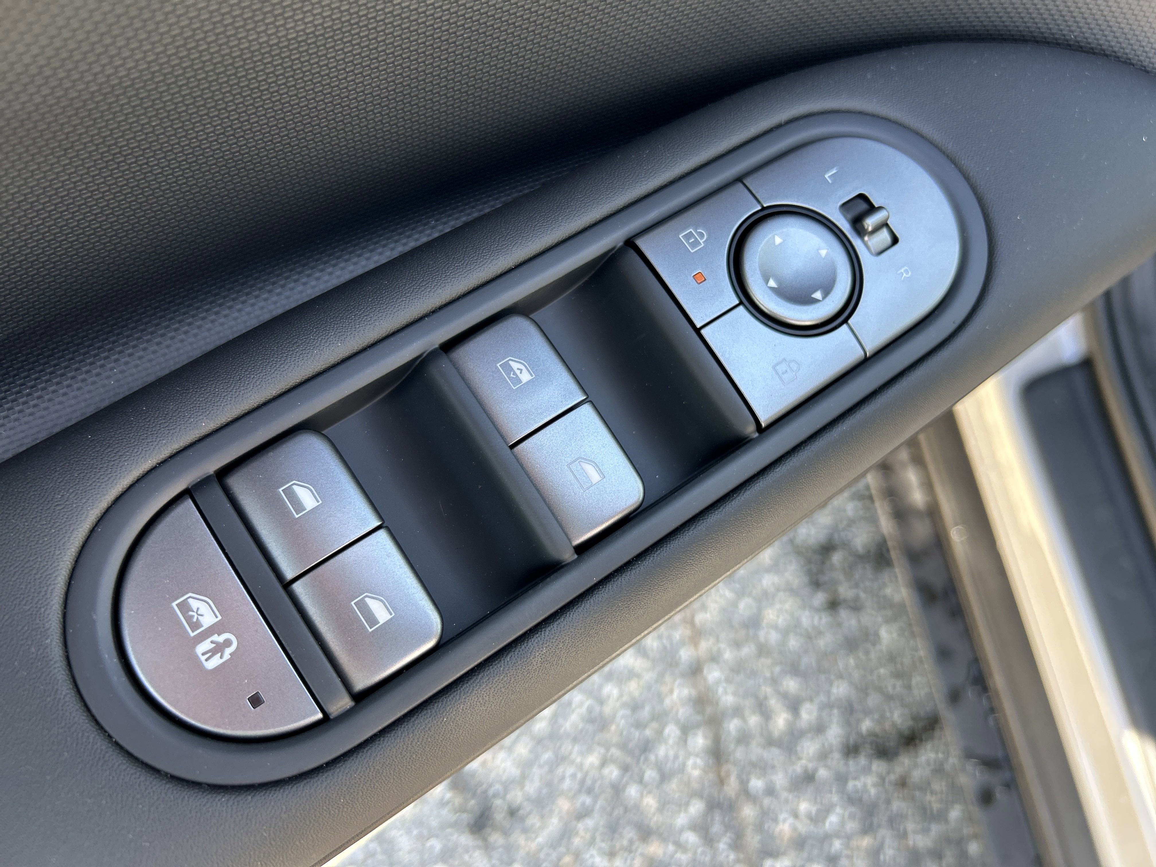 2025 Hyundai IONIQ 5 SE