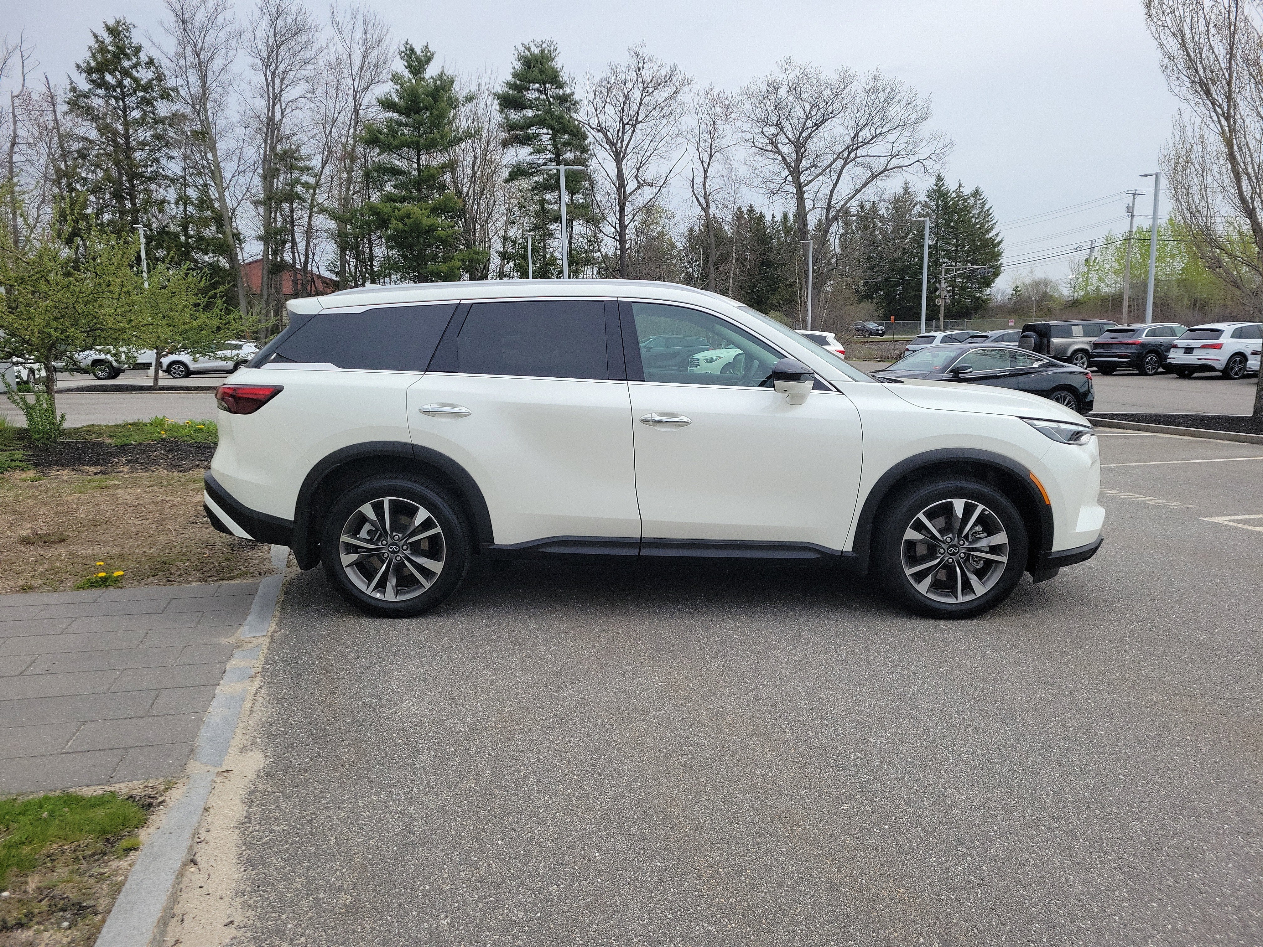 2025 INFINITI QX60 Luxe AWD