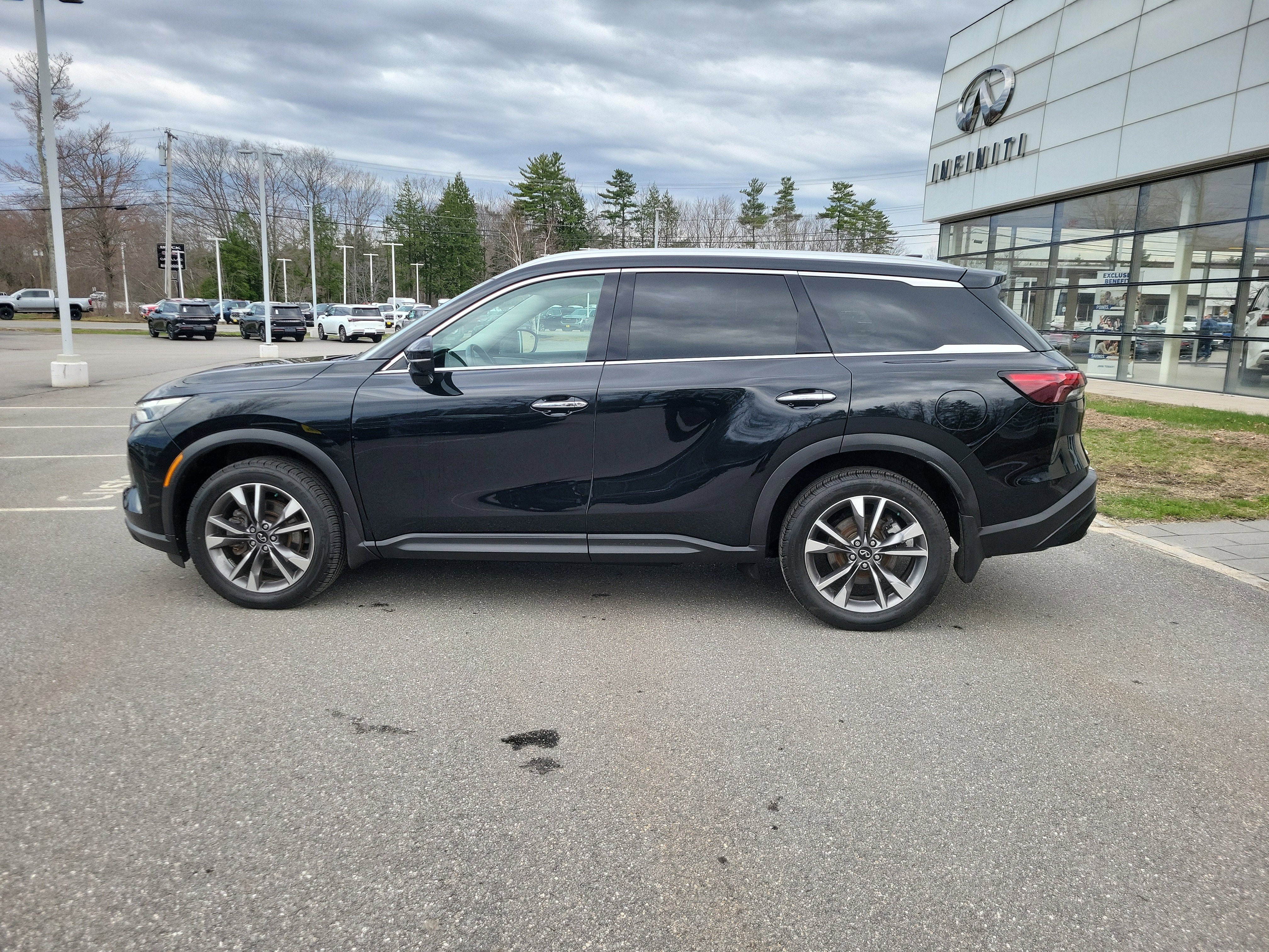 2023 INFINITI QX60 LUXE AWD