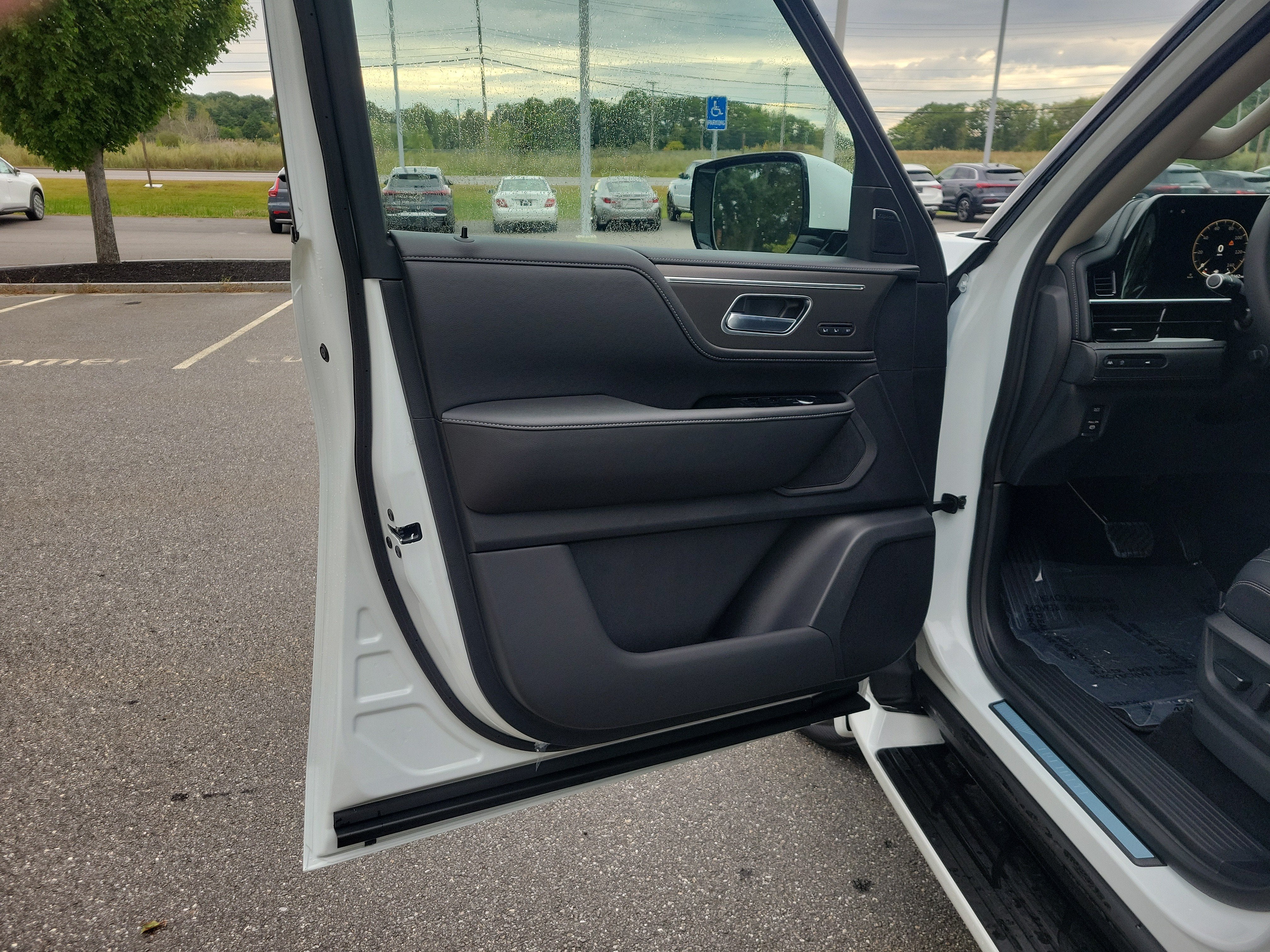 2027 INFINITI QX80 Pure 4WD