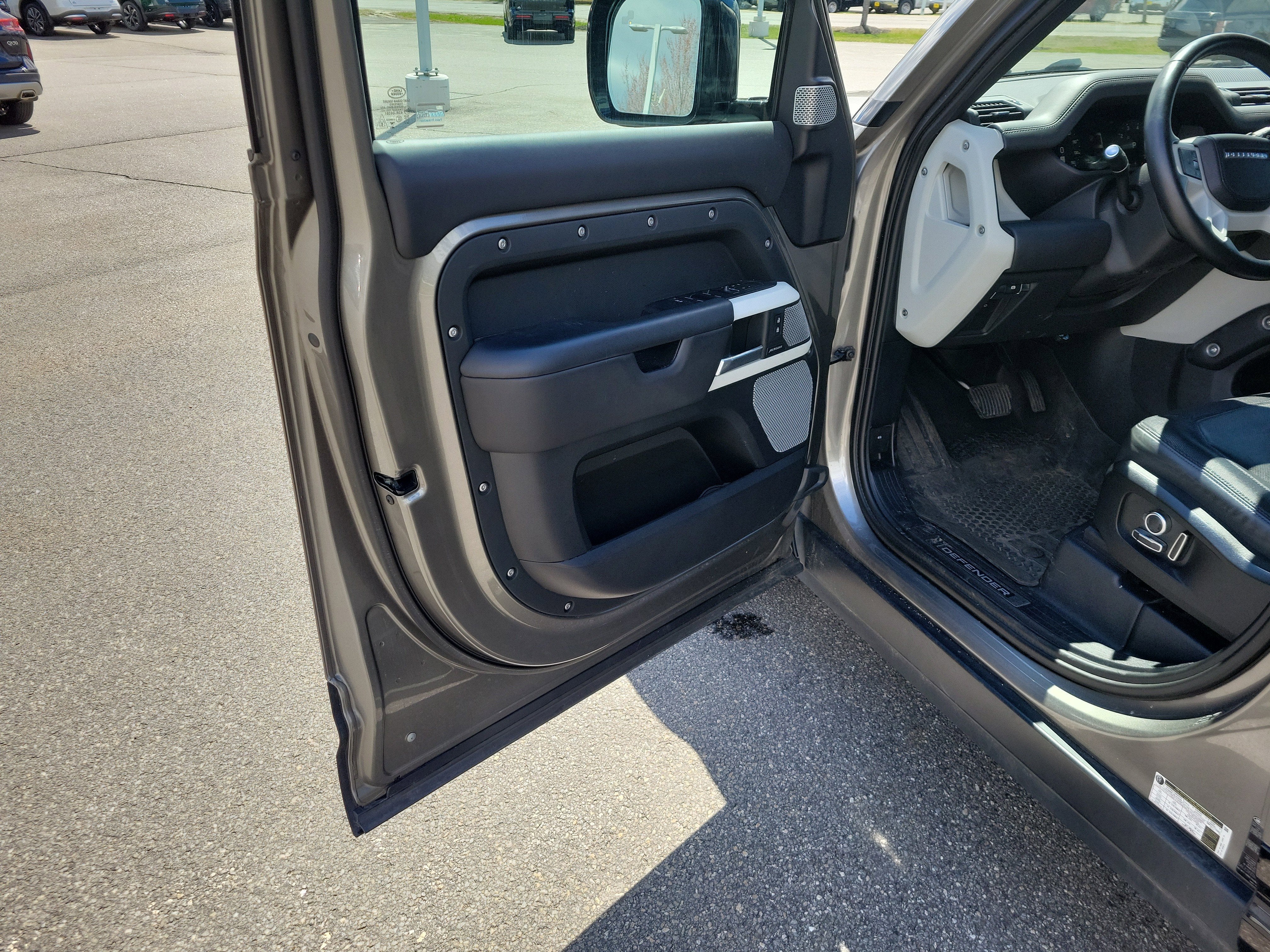 2024 Land Rover Defender X-Dynamic SE