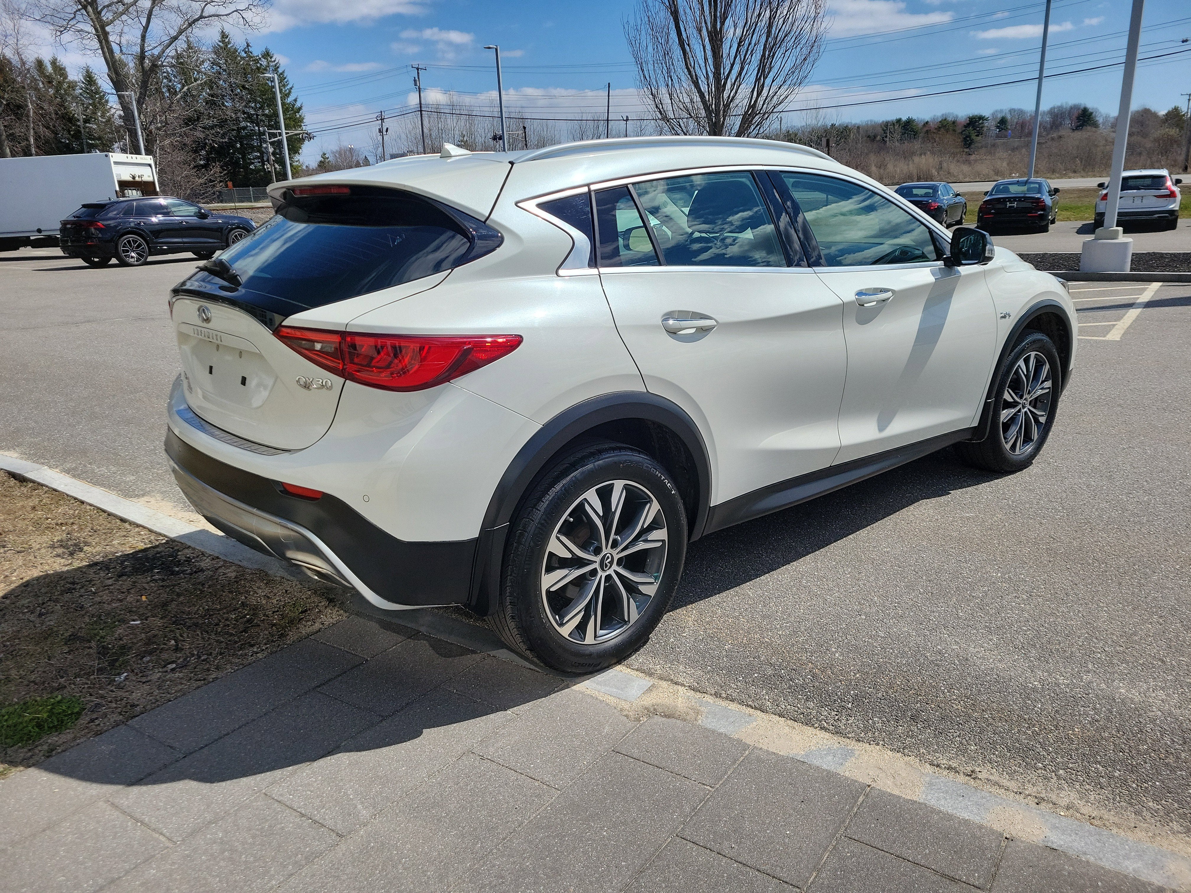 2019 INFINITI QX30 LUXE