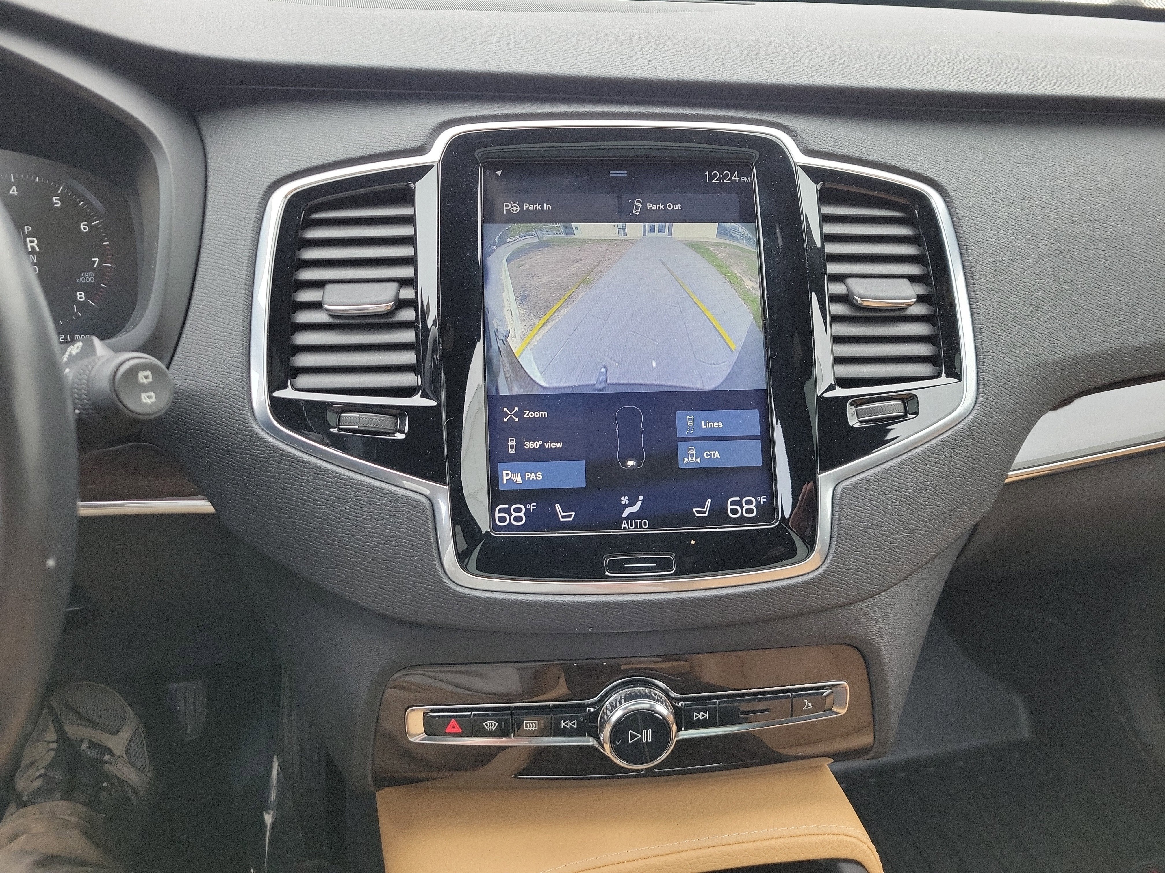 2017 Volvo XC90 Momentum