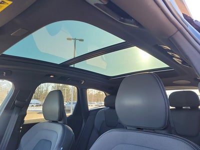 2022 Volvo XC60 Recharge Plug-In Hybrid R-Design