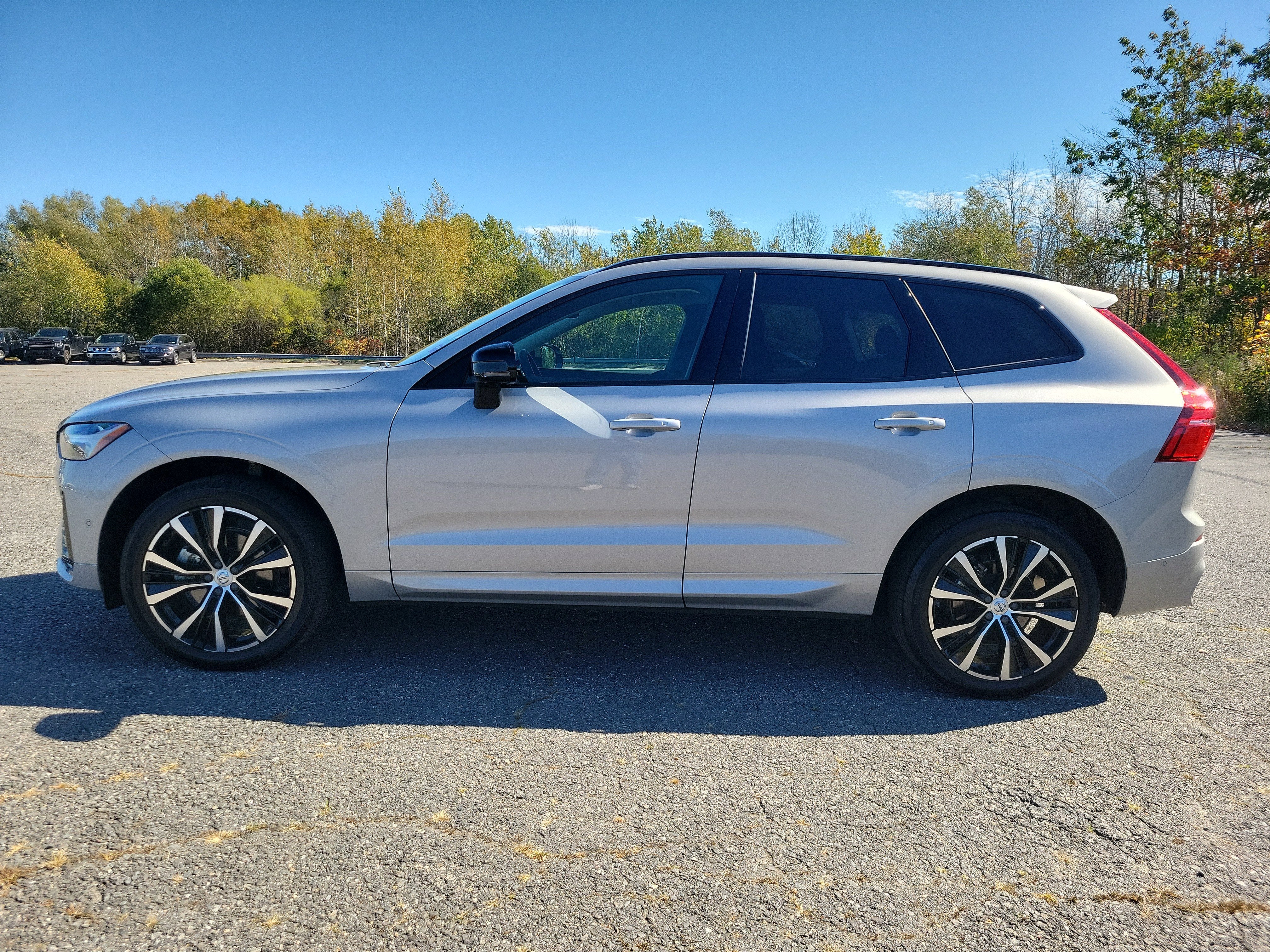 2024 Volvo XC60 Plus Dark Theme