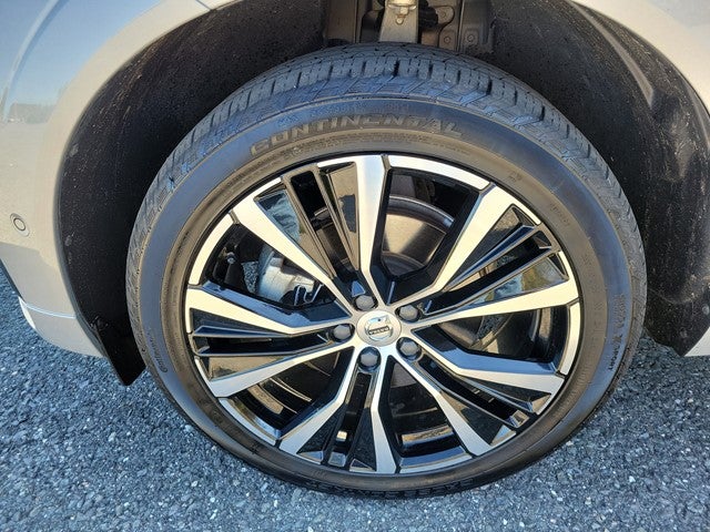 2024 Volvo XC60 Plus Dark Theme