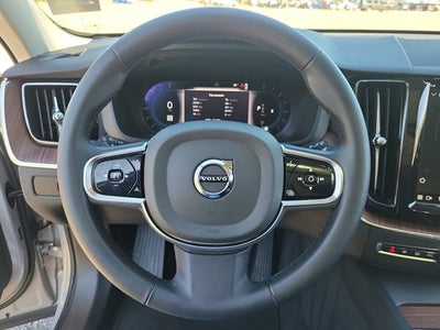 2024 Volvo XC60 Plus Dark Theme