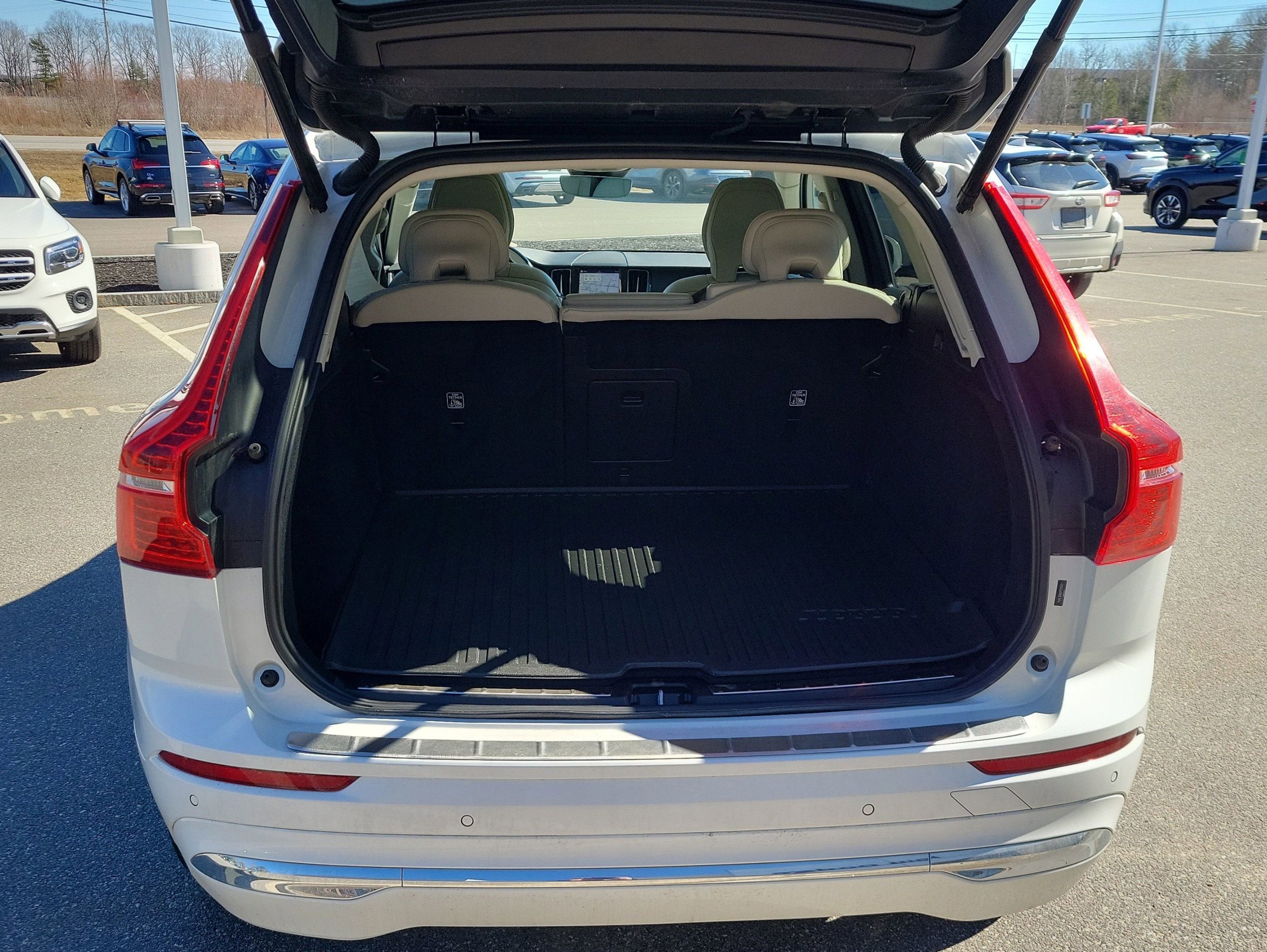 2023 Volvo XC60 Plus Bright Theme