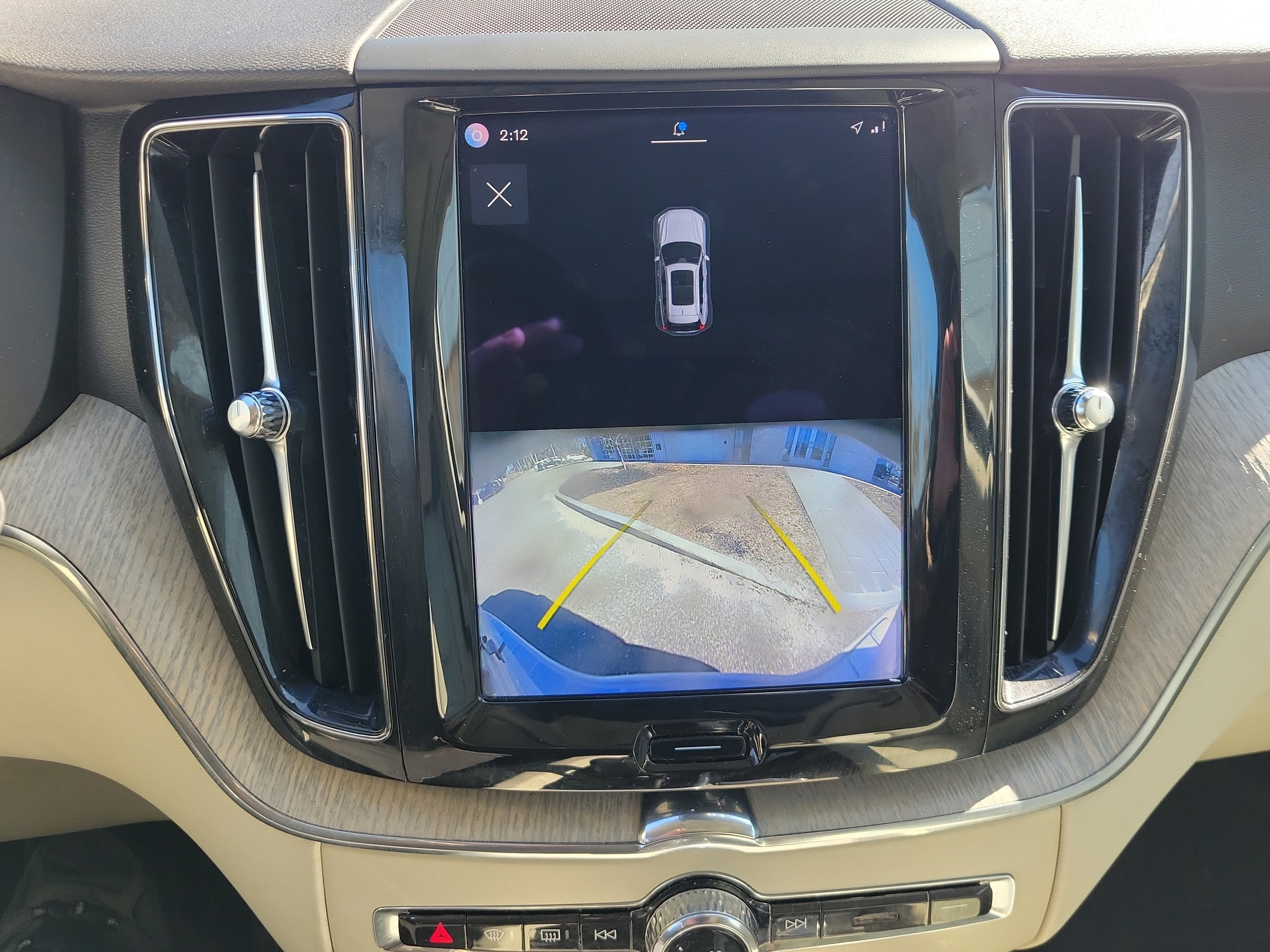 2023 Volvo XC60 Plus Bright Theme