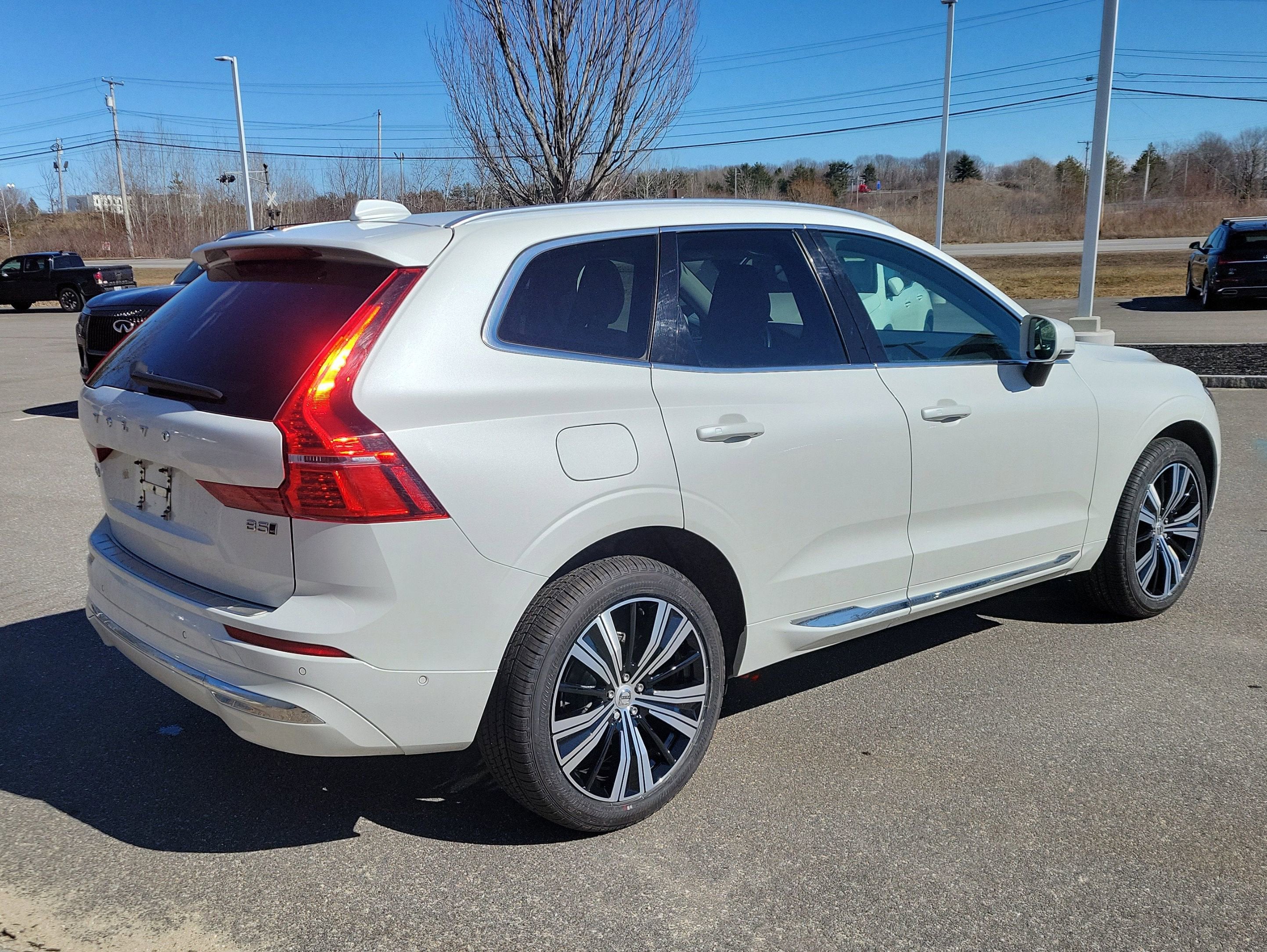2023 Volvo XC60 Plus Bright Theme