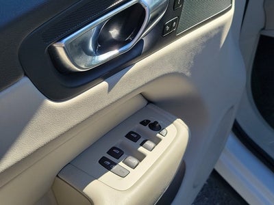 2023 Volvo XC60 Plus Bright Theme