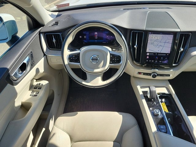 2023 Volvo XC60 Plus Bright Theme