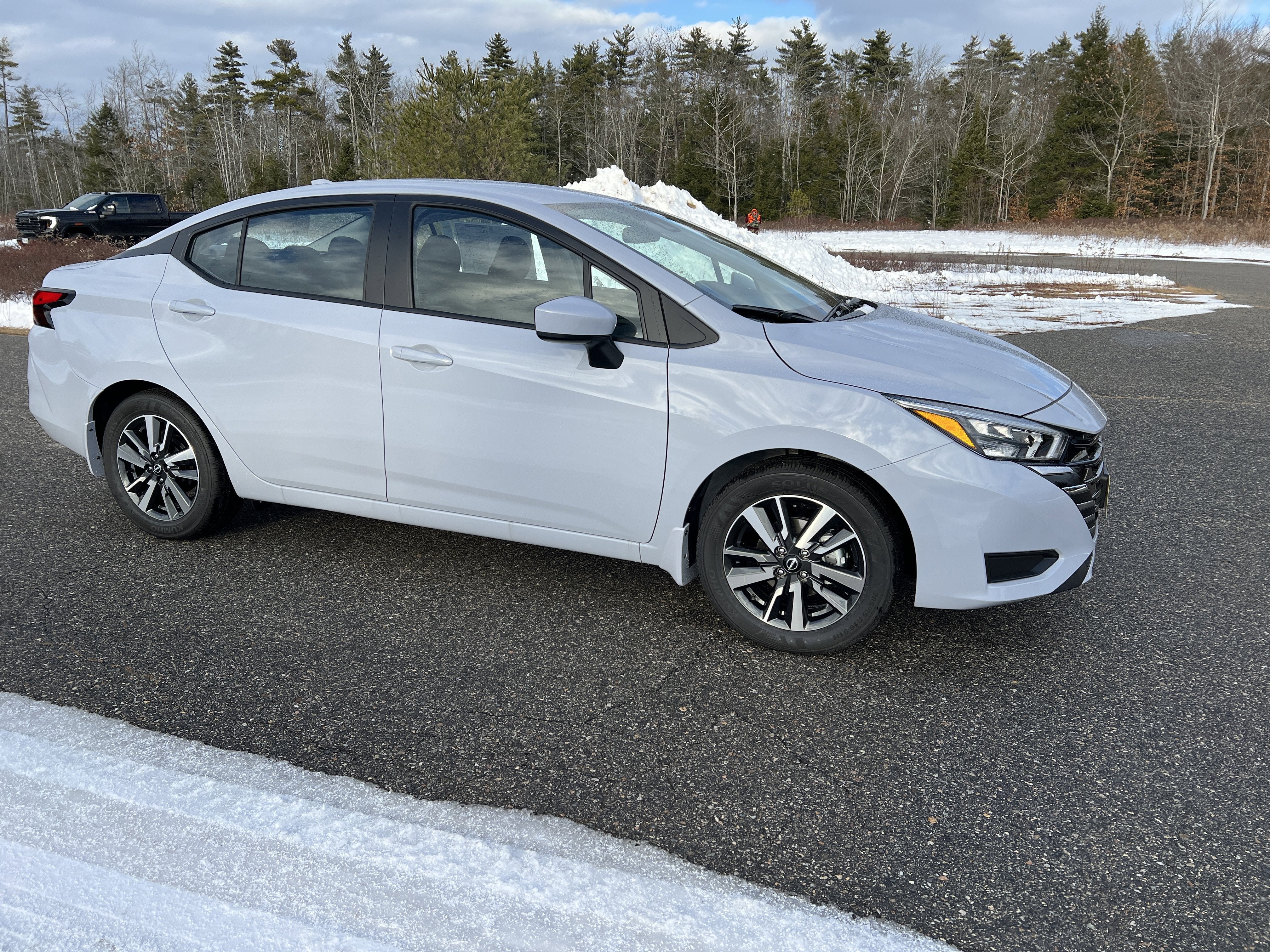 2025 Nissan Versa SV