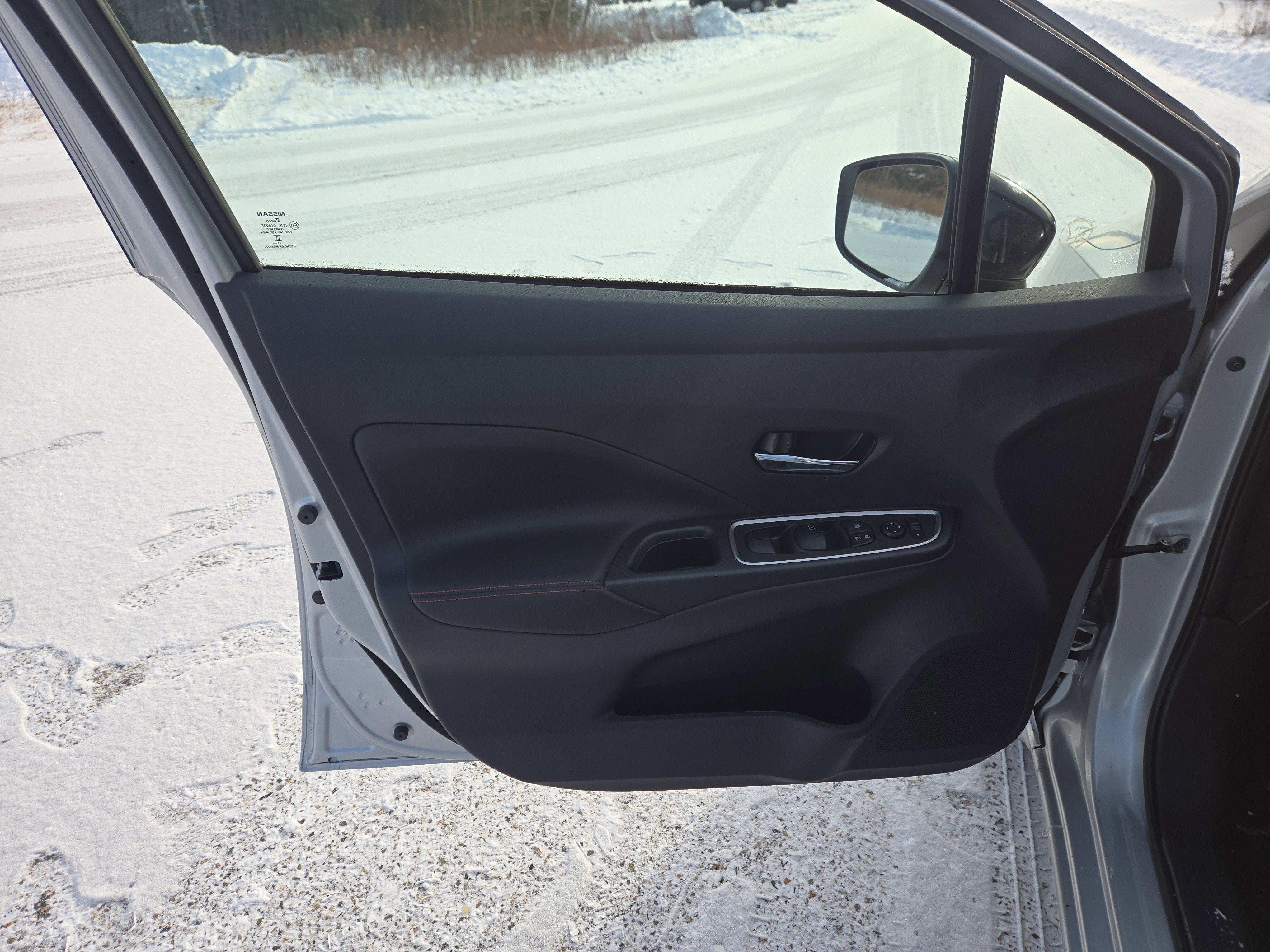 2025 Nissan Versa SR