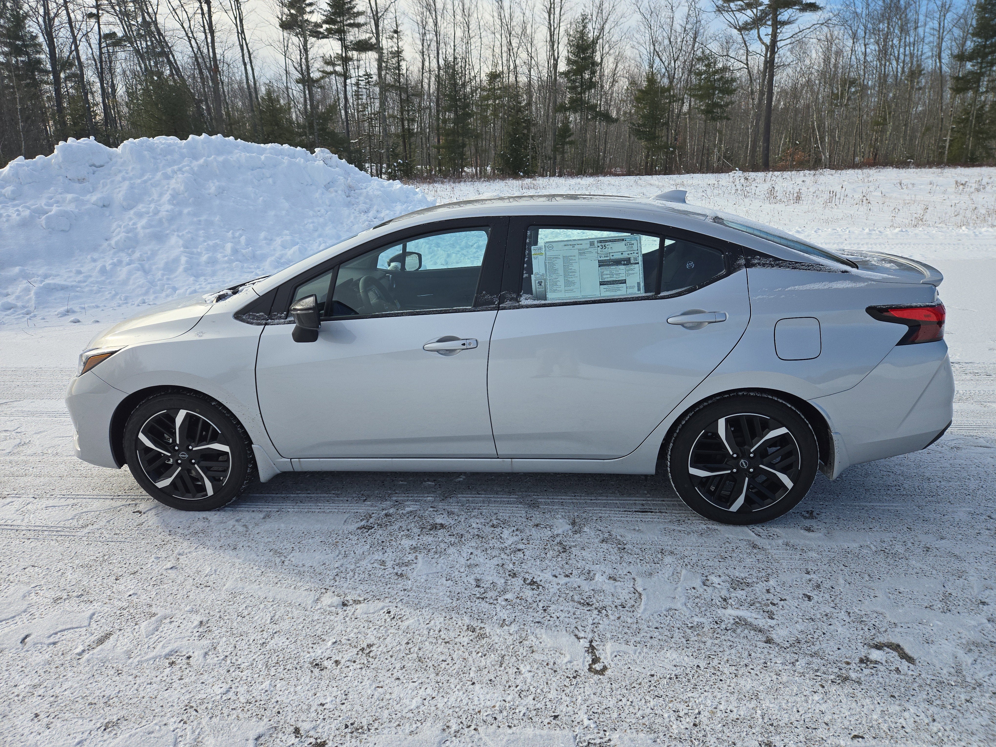 2025 Nissan Versa SR
