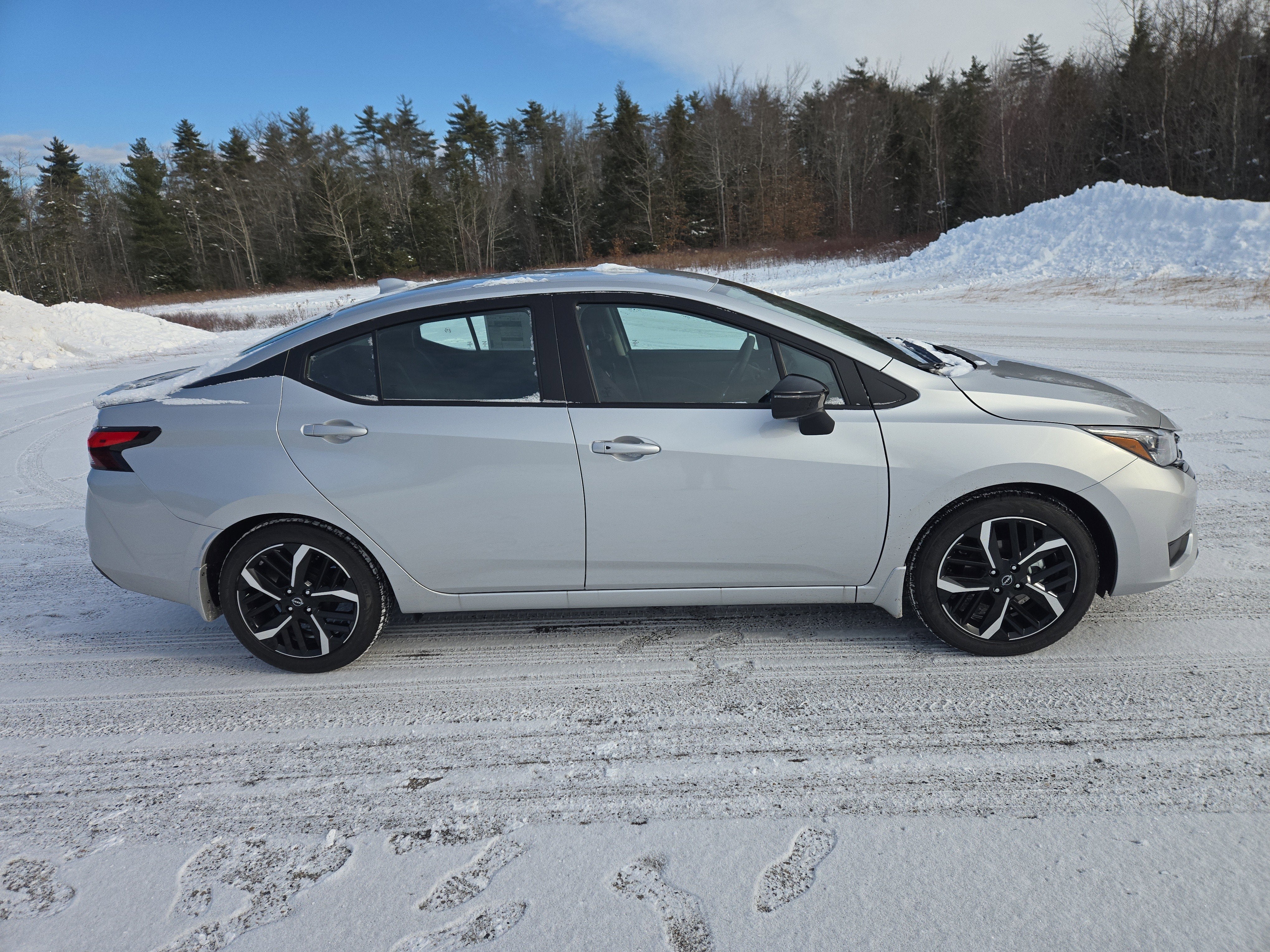 2025 Nissan Versa SR