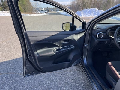 2025 Nissan Versa SR