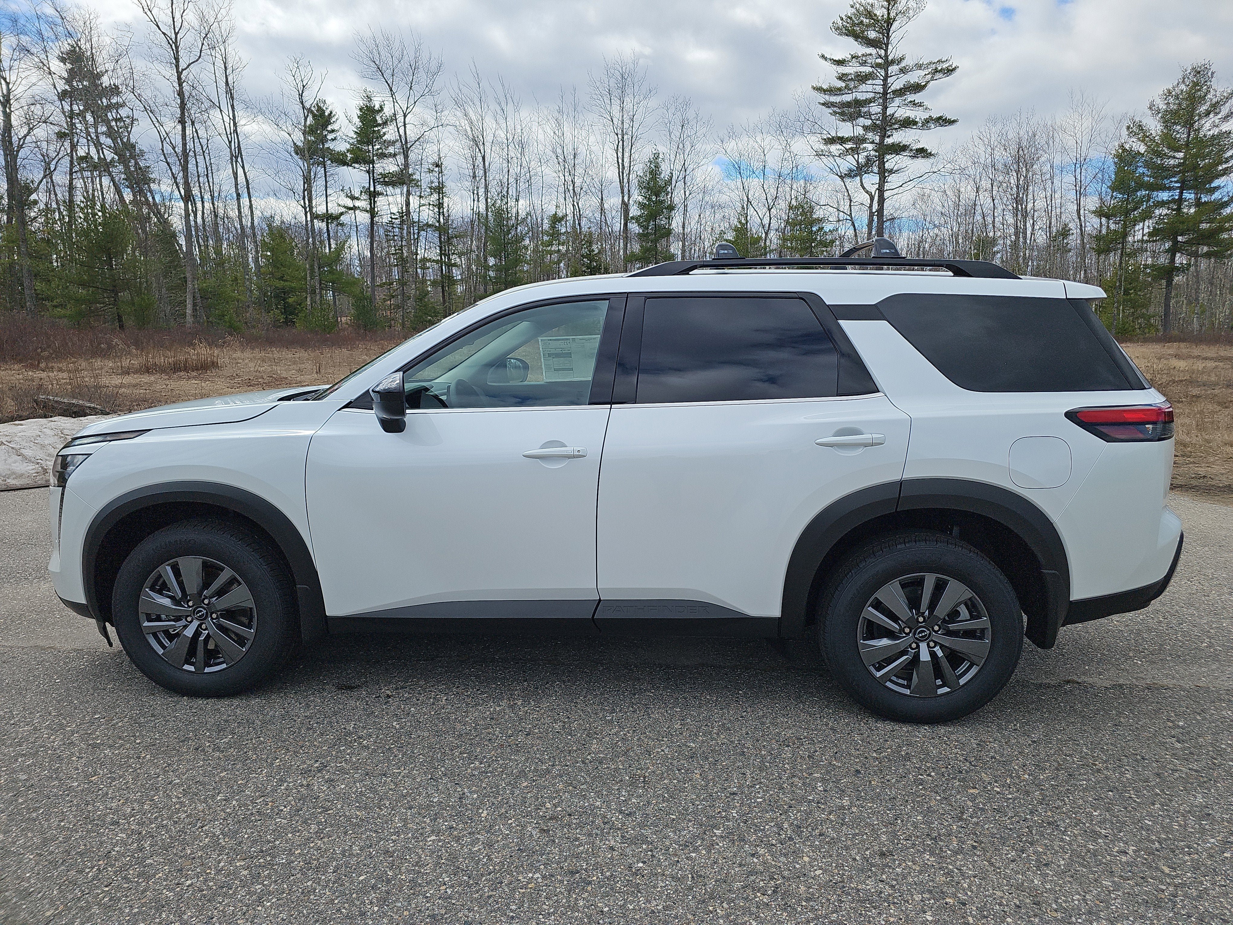 2026 Nissan Pathfinder SV