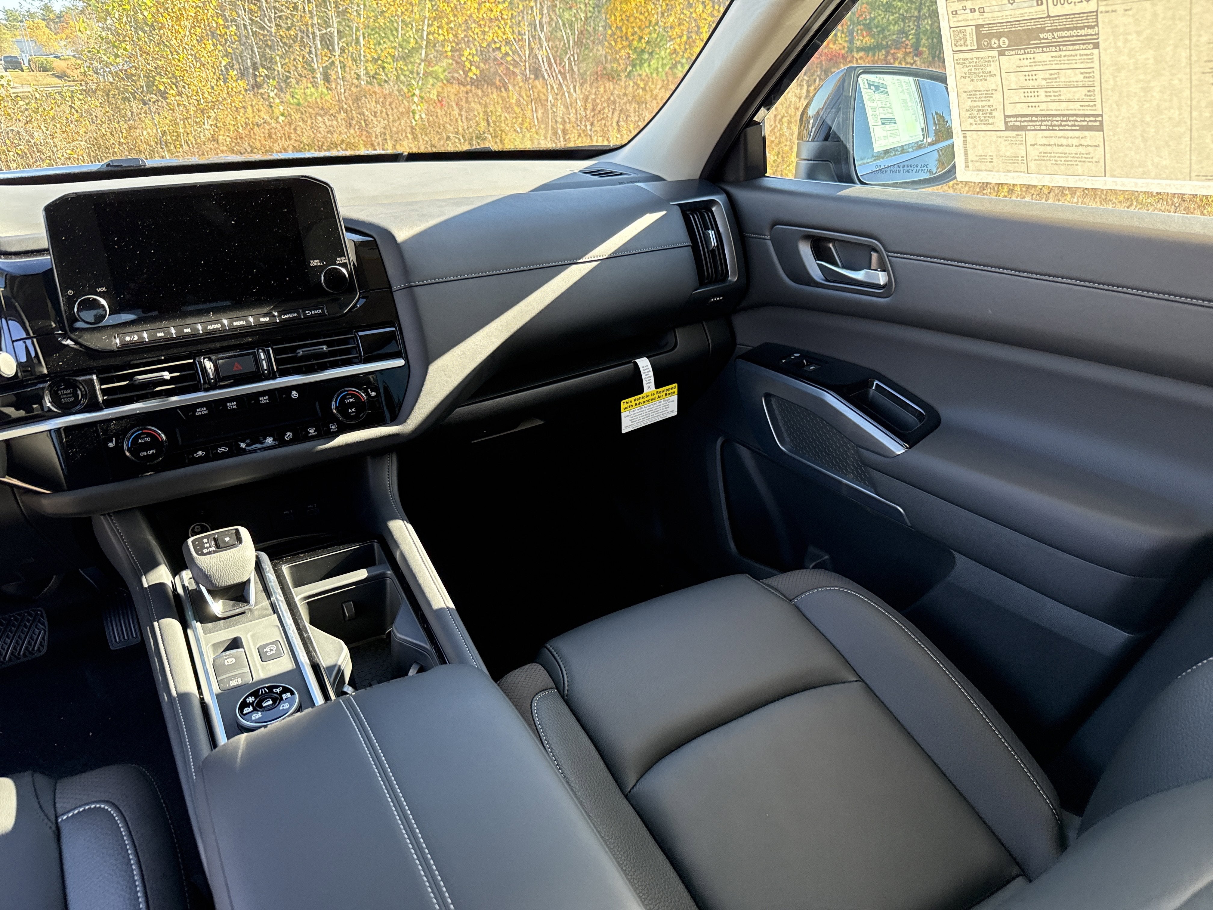 2025 Nissan Pathfinder SL