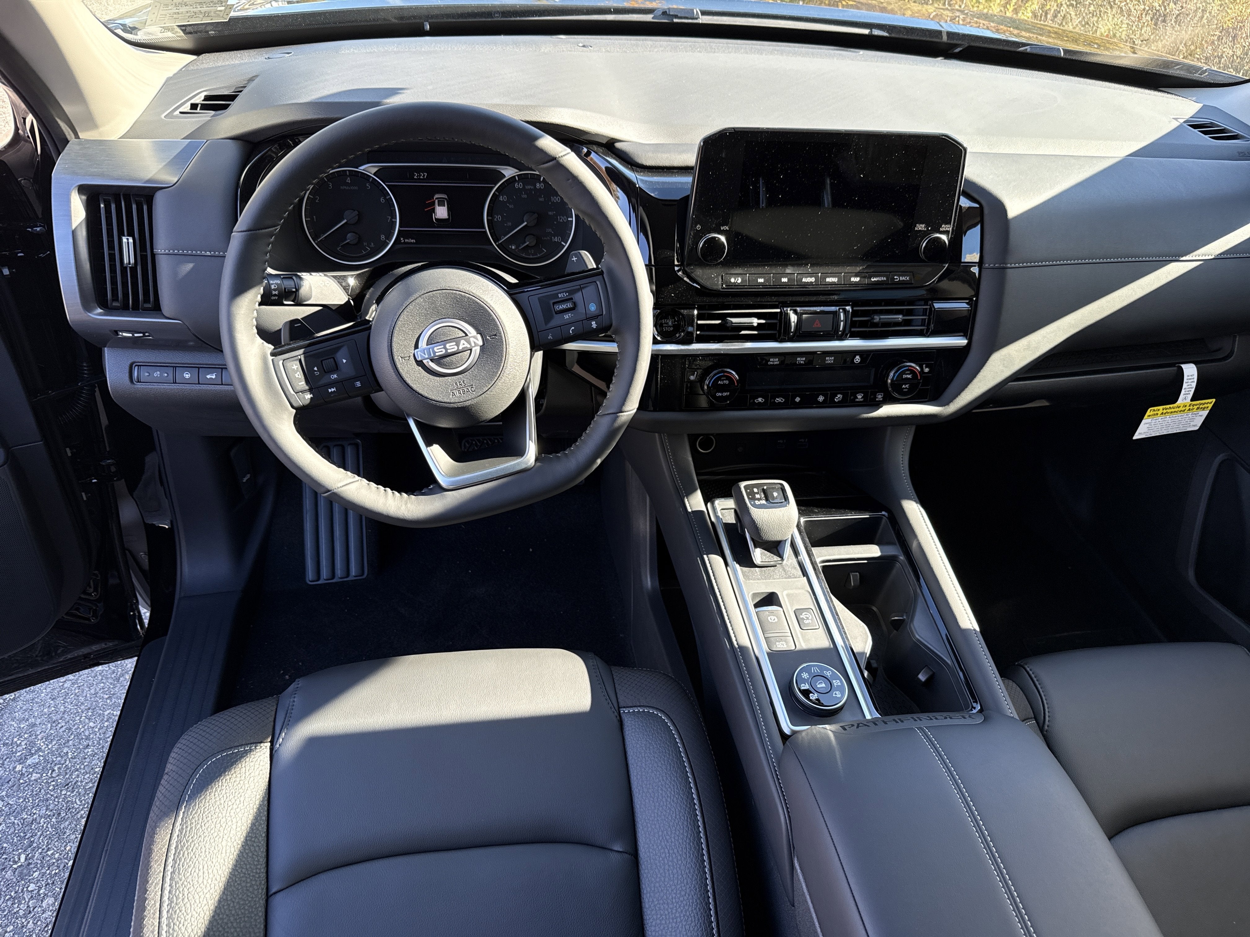 2025 Nissan Pathfinder SL