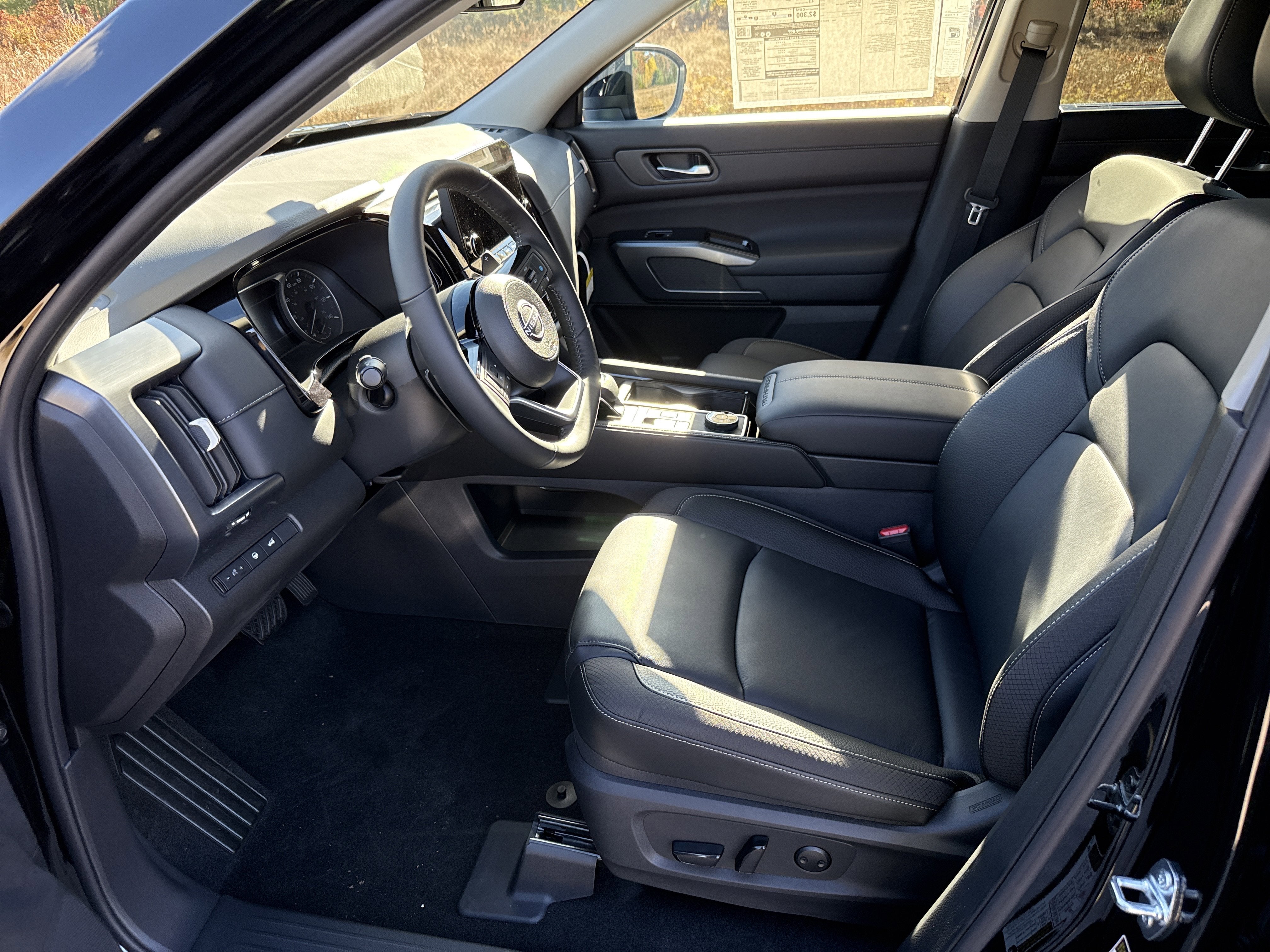 2025 Nissan Pathfinder SL