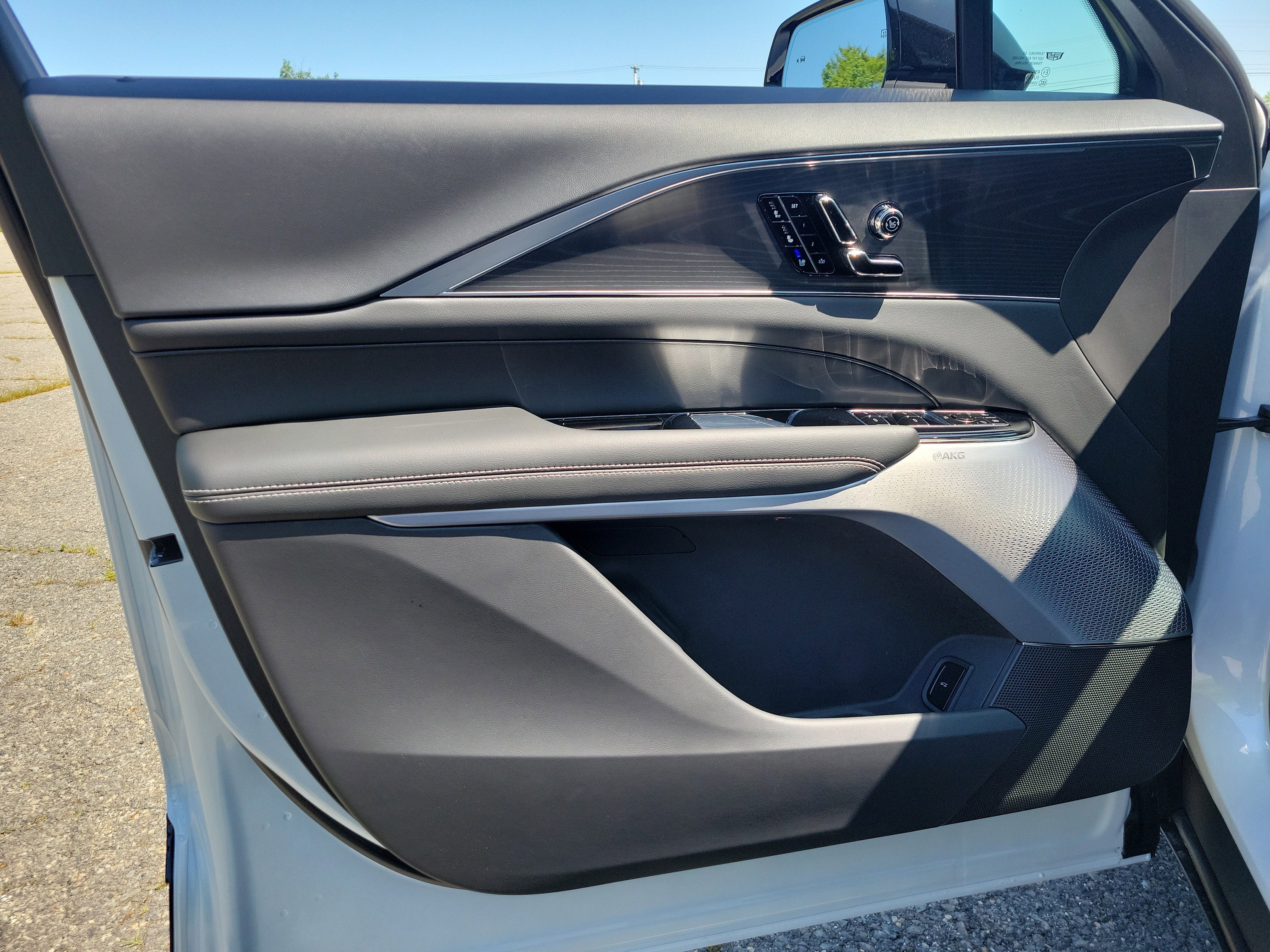 2025 Cadillac LYRIQ Sport 2