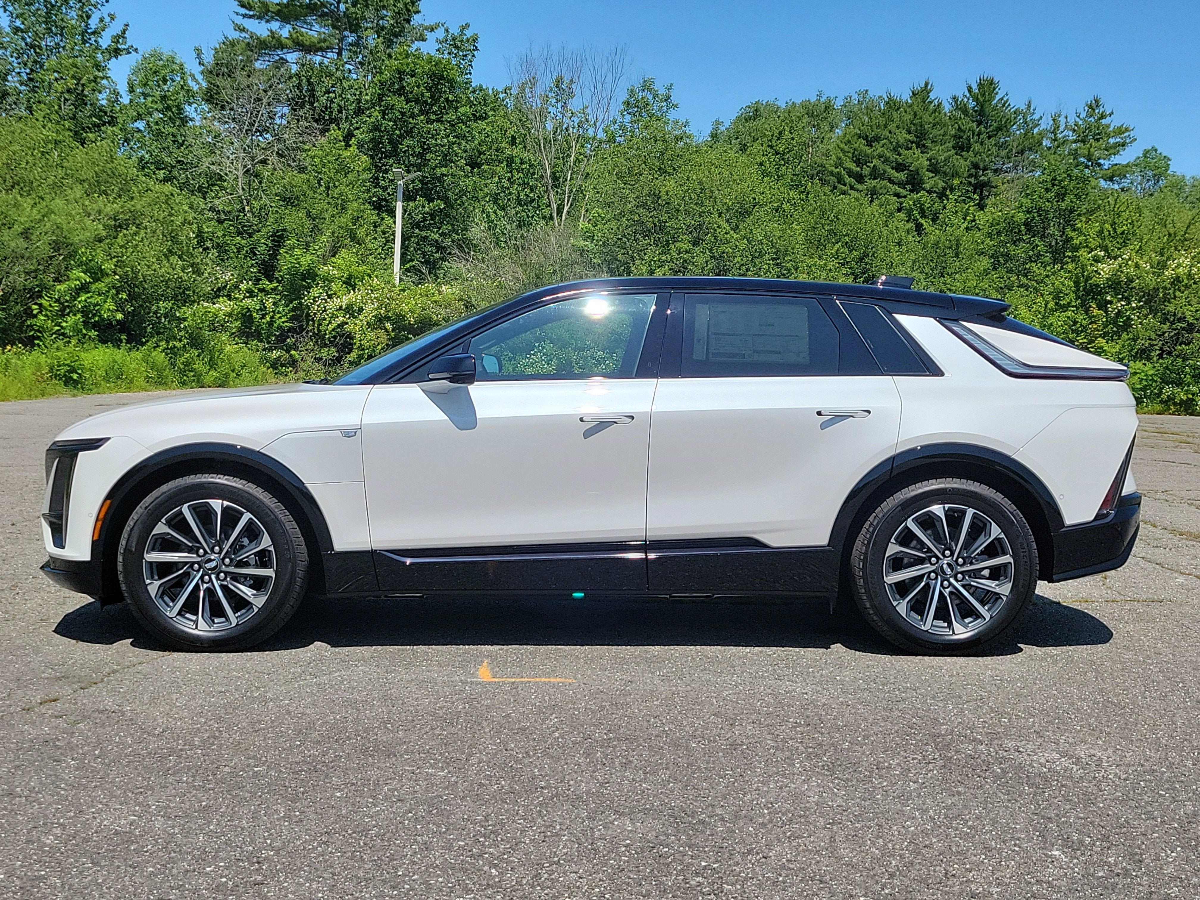 2025 Cadillac LYRIQ Sport 2