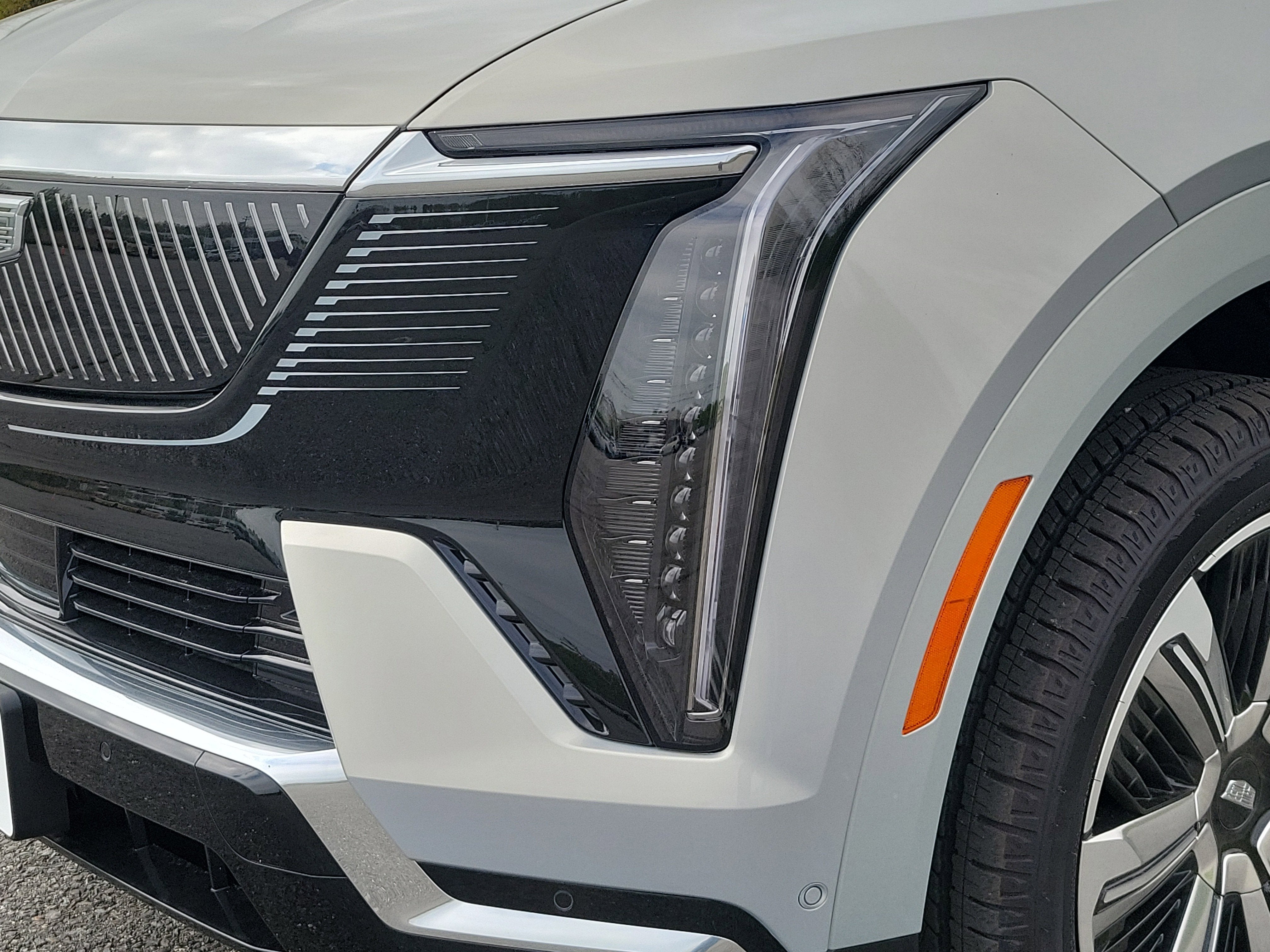 2025 Cadillac ESCALADE IQ Luxury 2