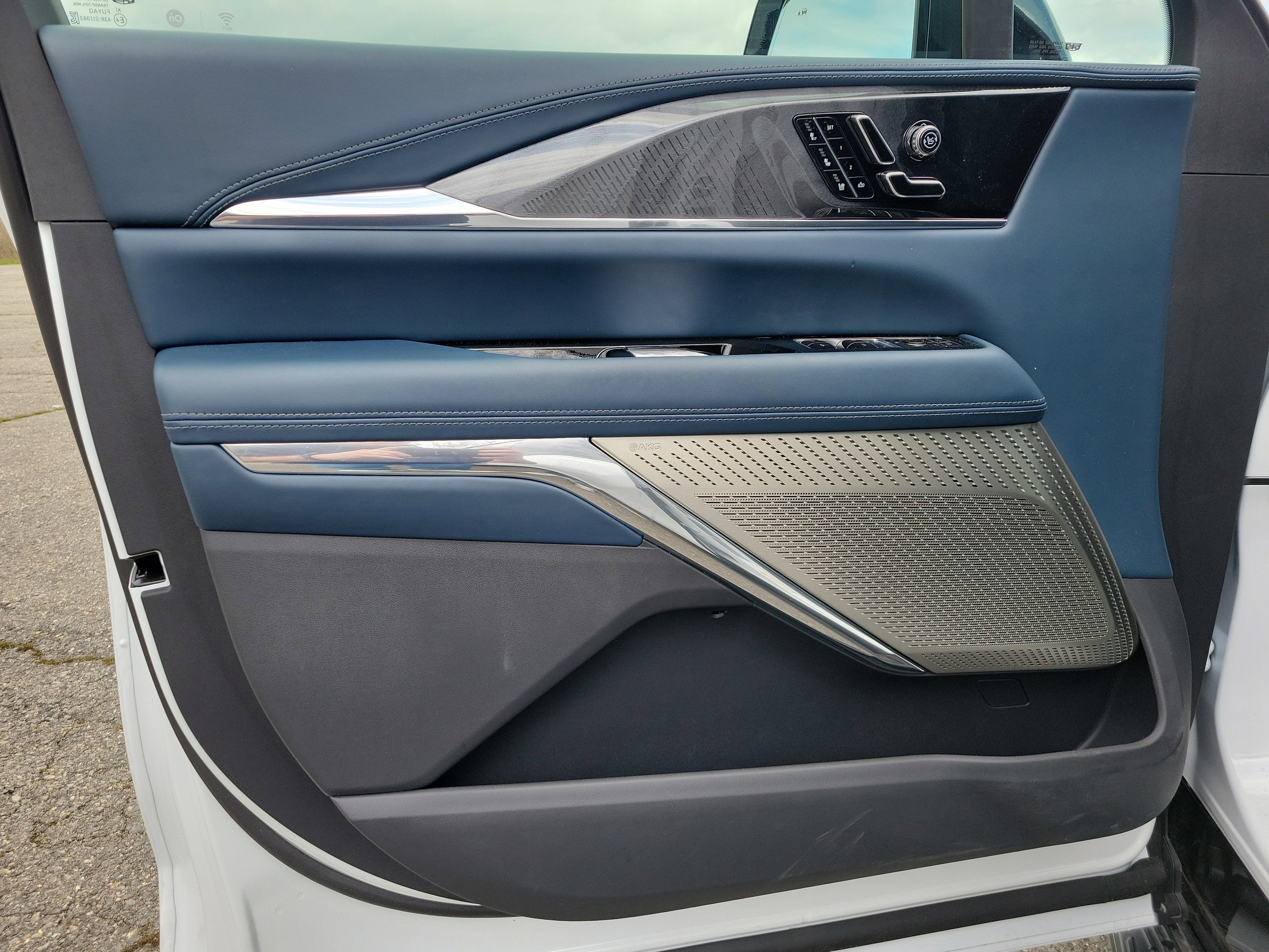 2025 Cadillac ESCALADE IQ Sport 2