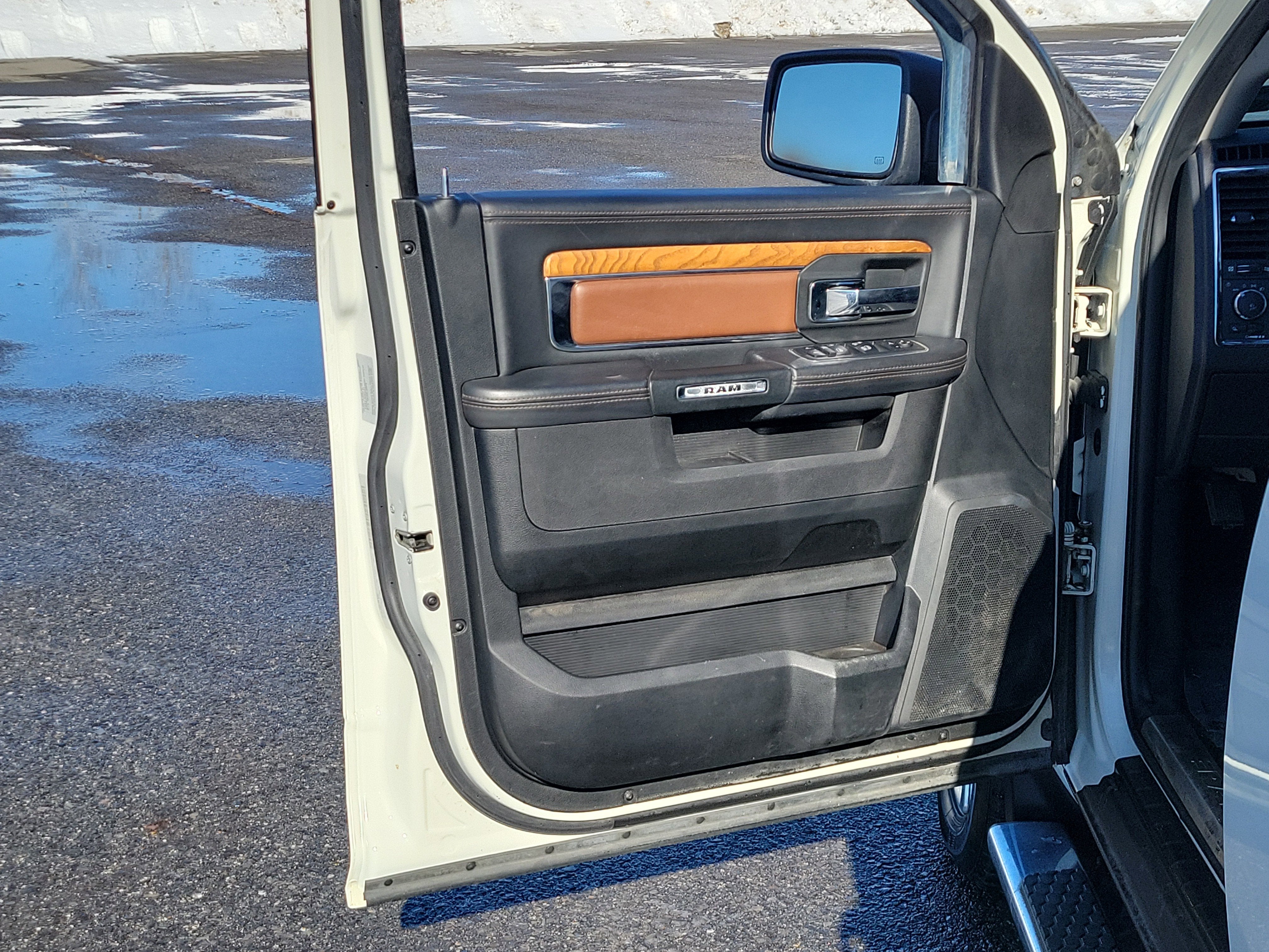 2017 RAM 1500 Longhorn Crew Cab 4x4 5'7" Box