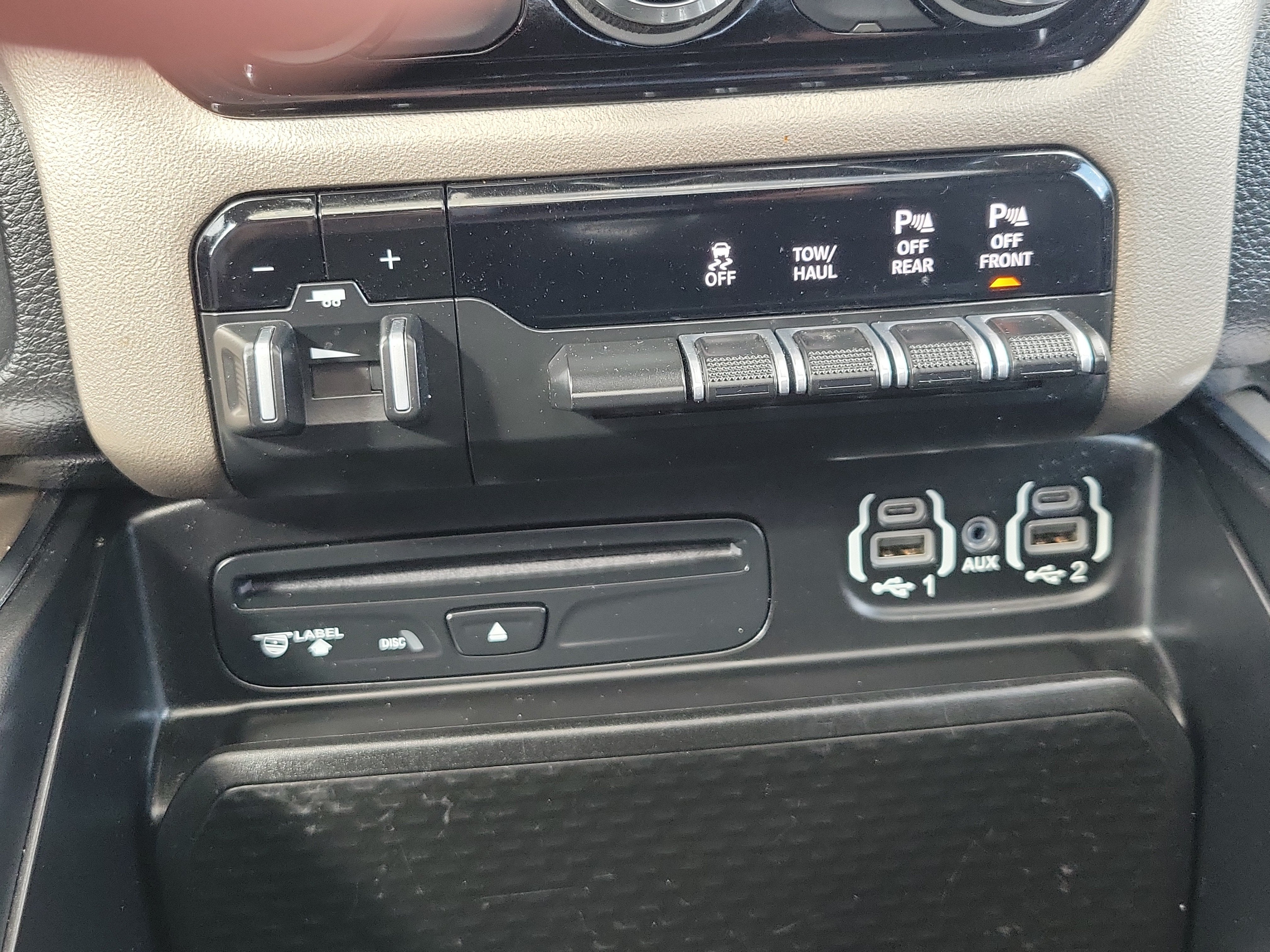 2019 RAM 1500 Laramie Crew Cab 4x4 5'7" Box