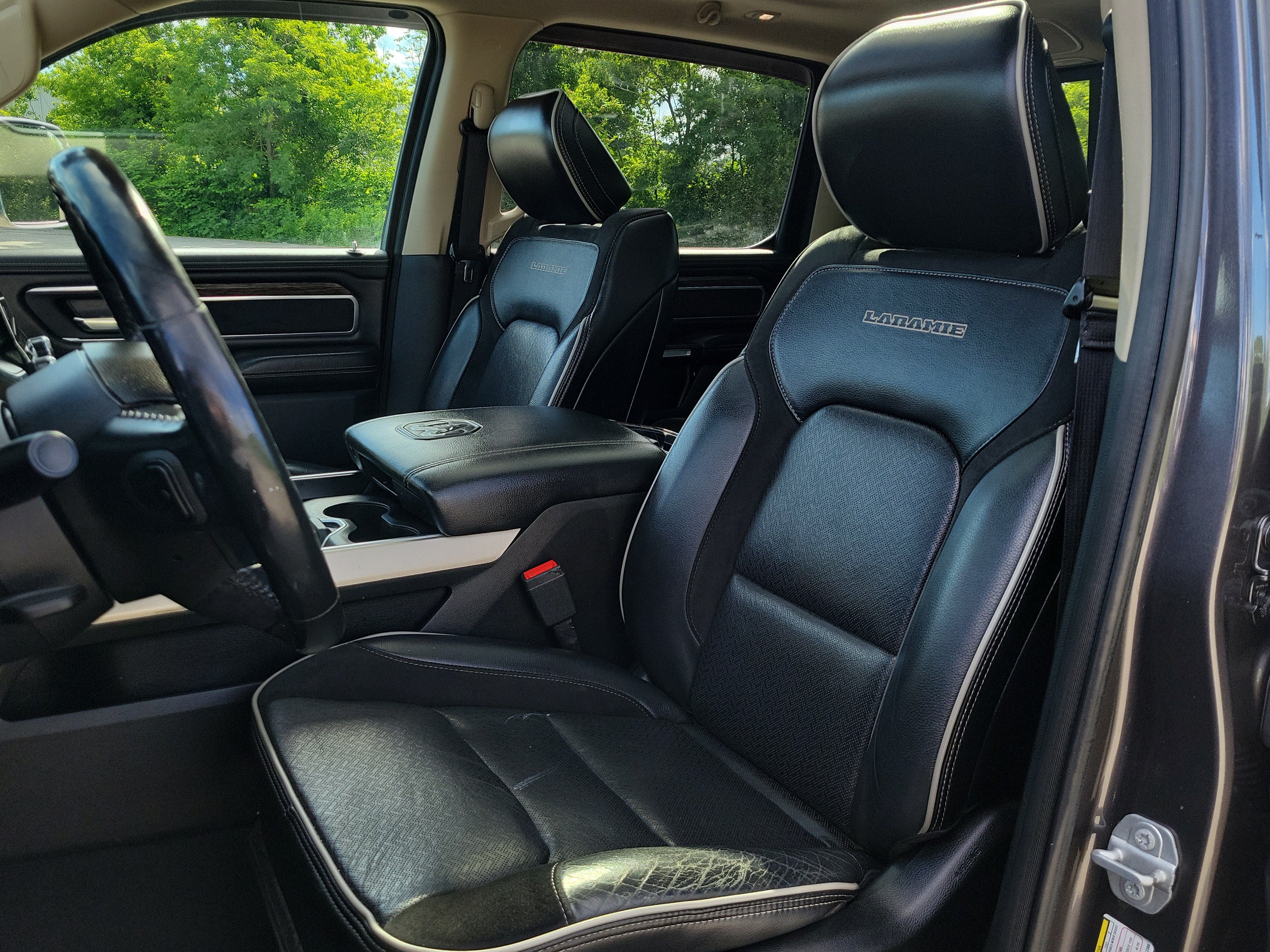 2019 RAM 1500 Laramie Crew Cab 4x4 5'7" Box
