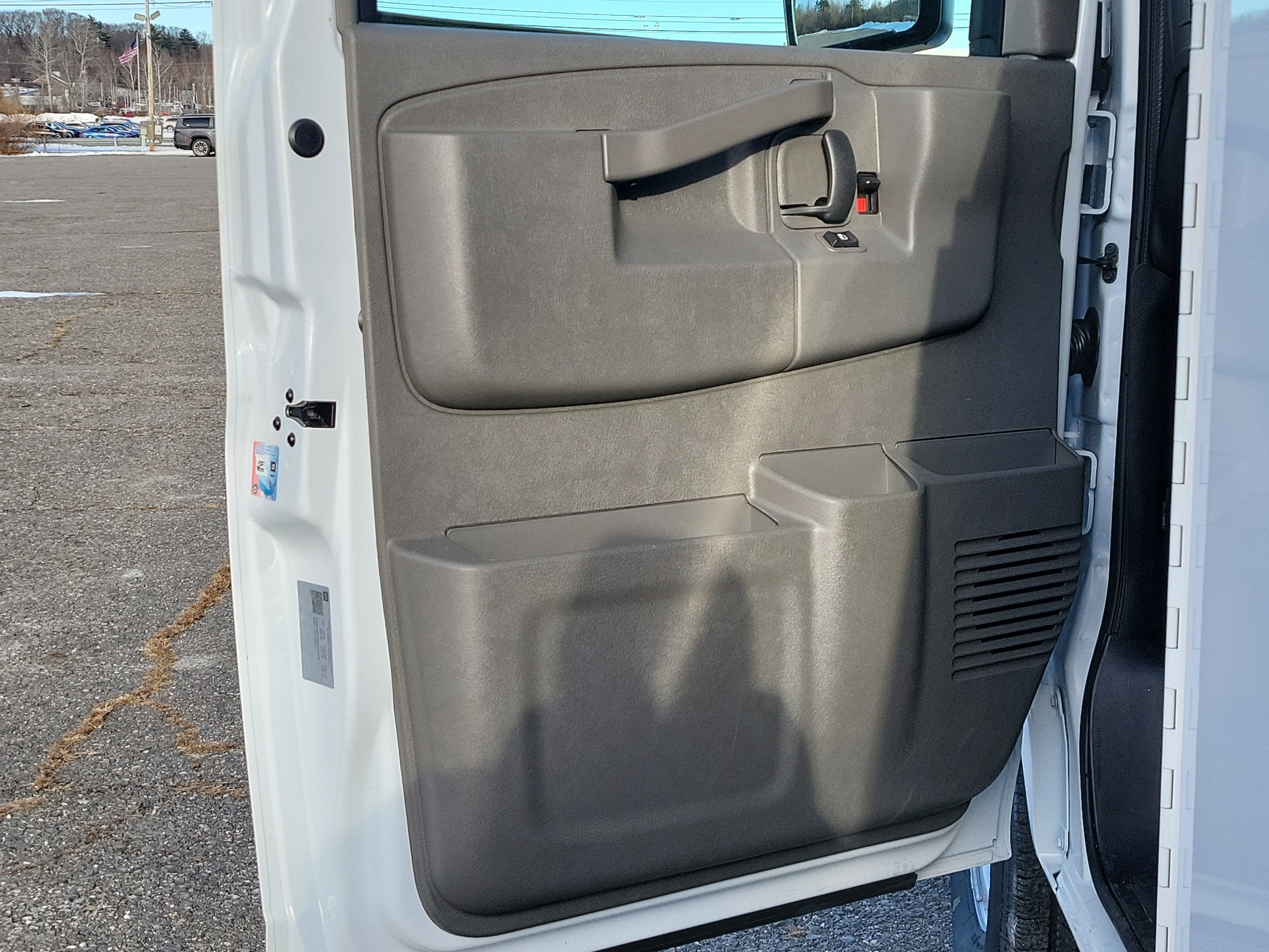 2025 GMC Savana Cutaway 3500 1WT