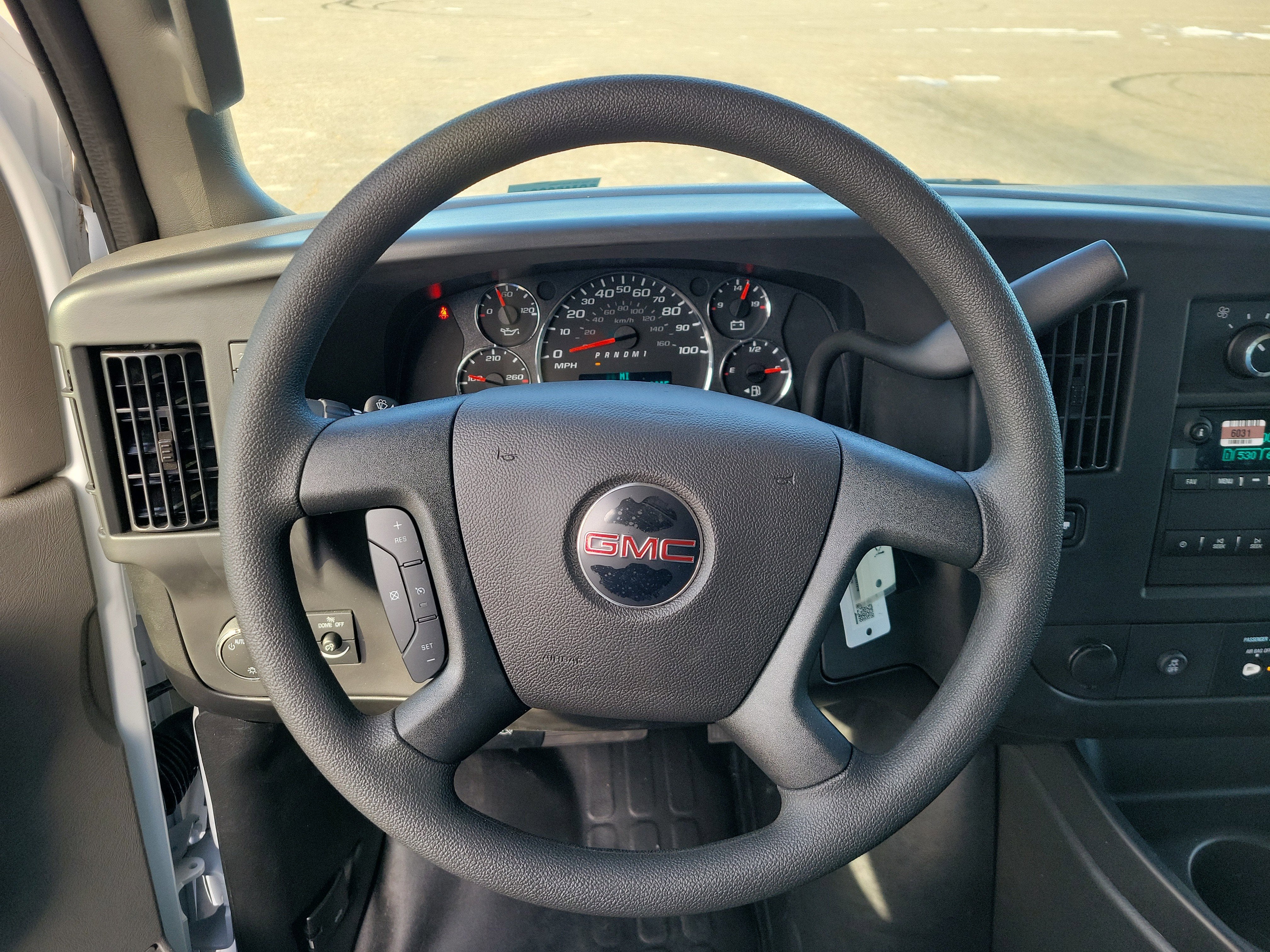 2025 GMC Savana Cutaway 3500 1WT