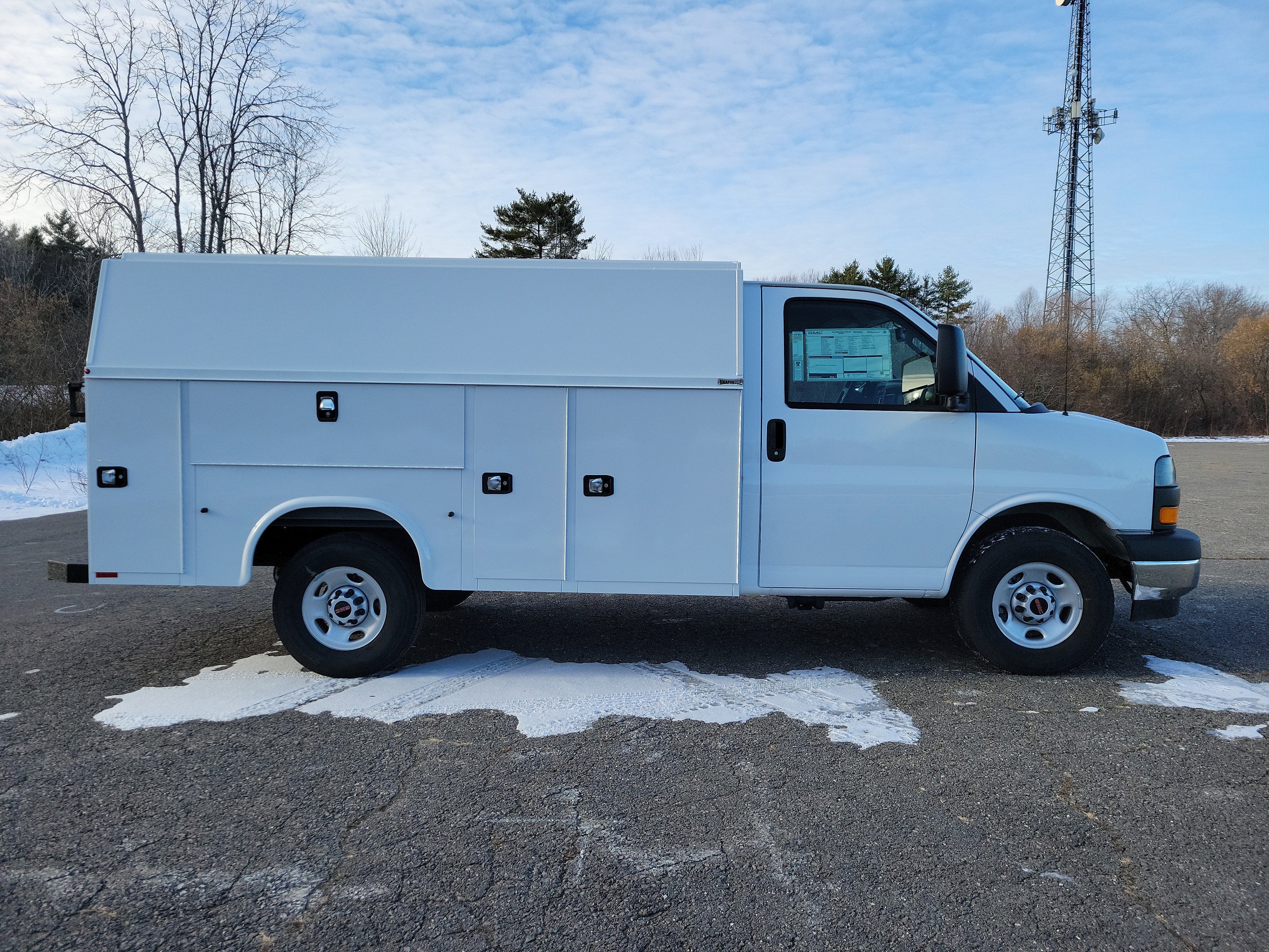 2025 GMC Savana Cutaway 3500 1WT