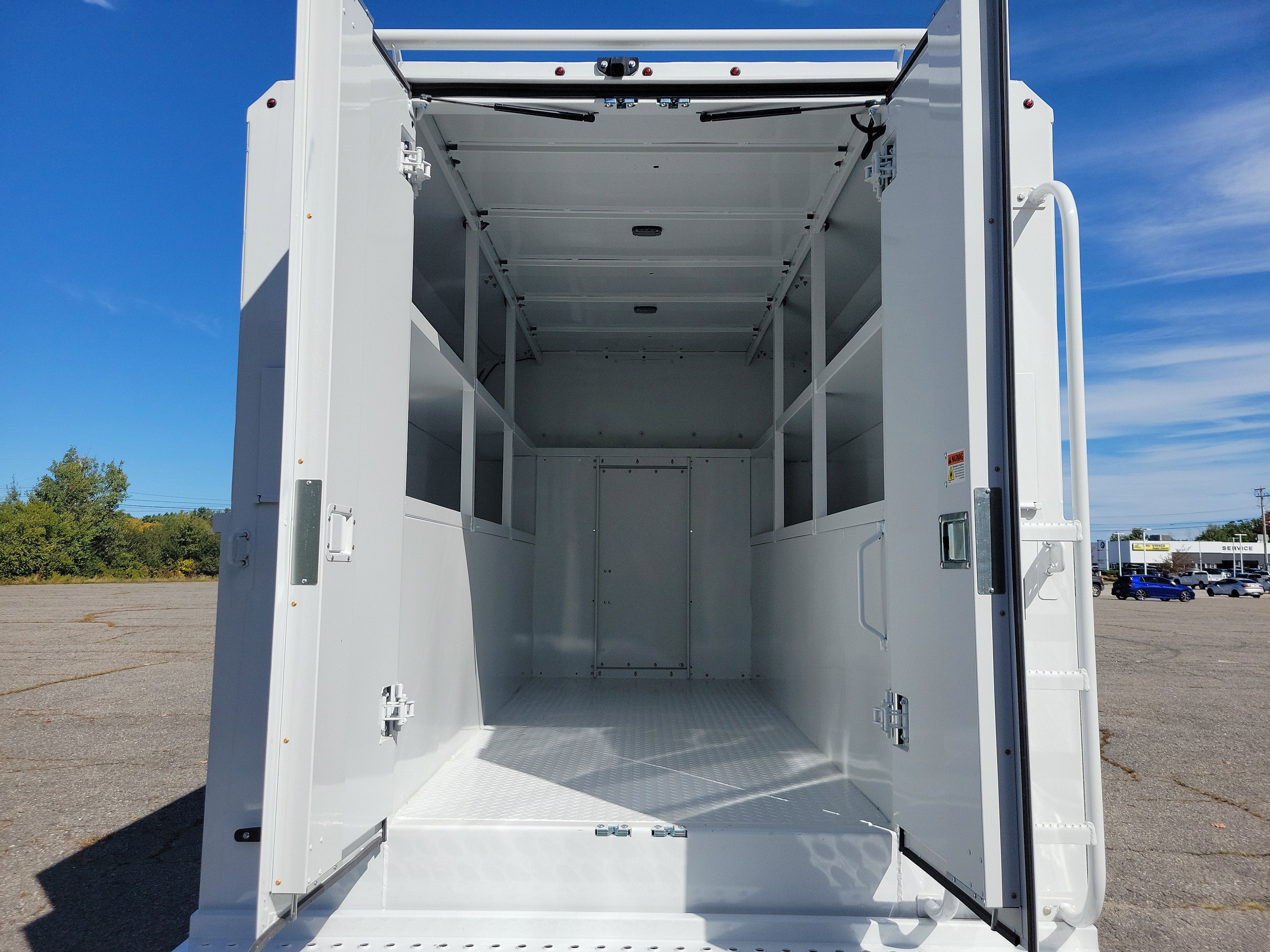 2025 GMC Savana Cutaway 3500 1WT