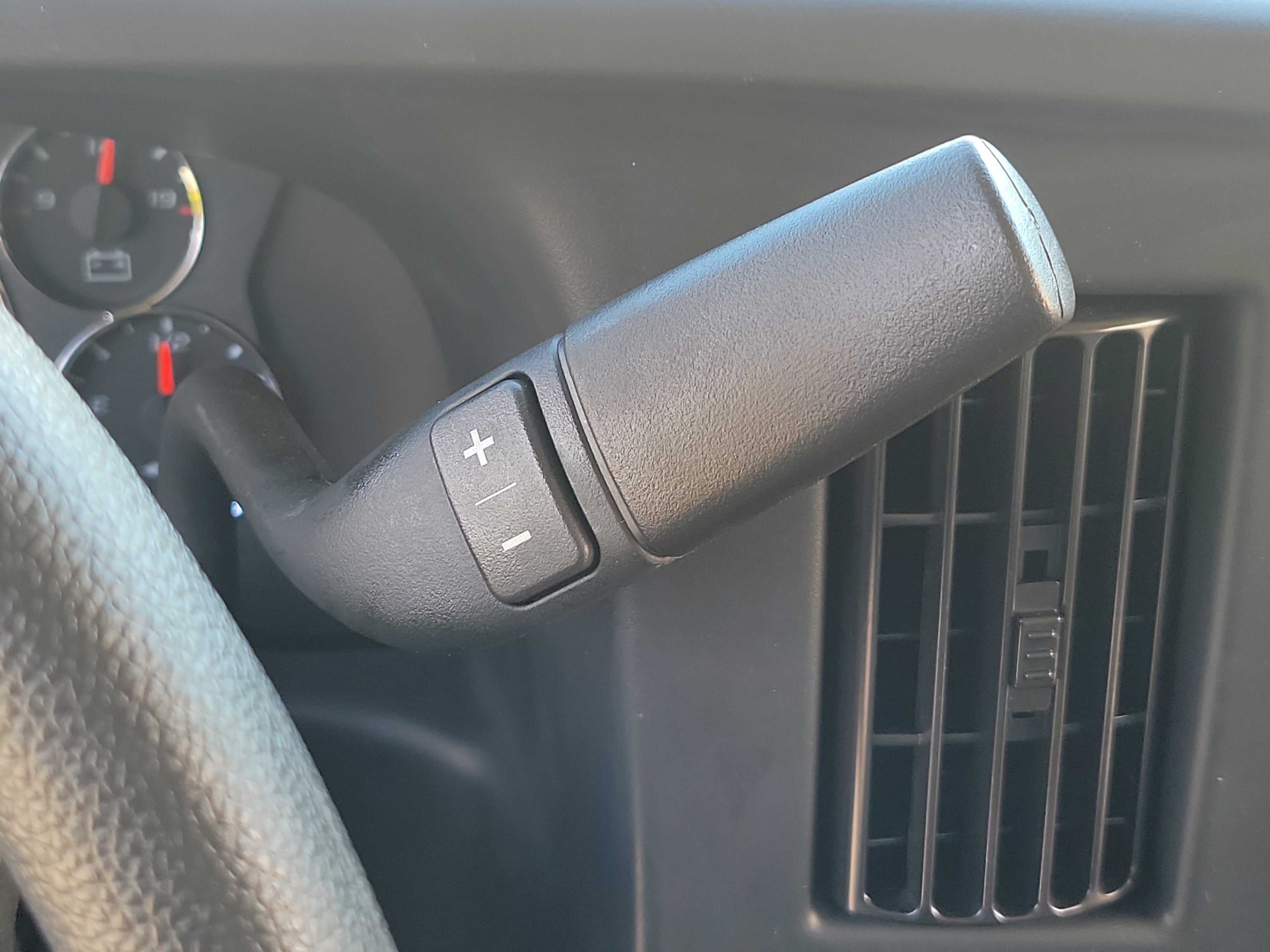 2025 GMC Savana Cutaway 3500 1WT