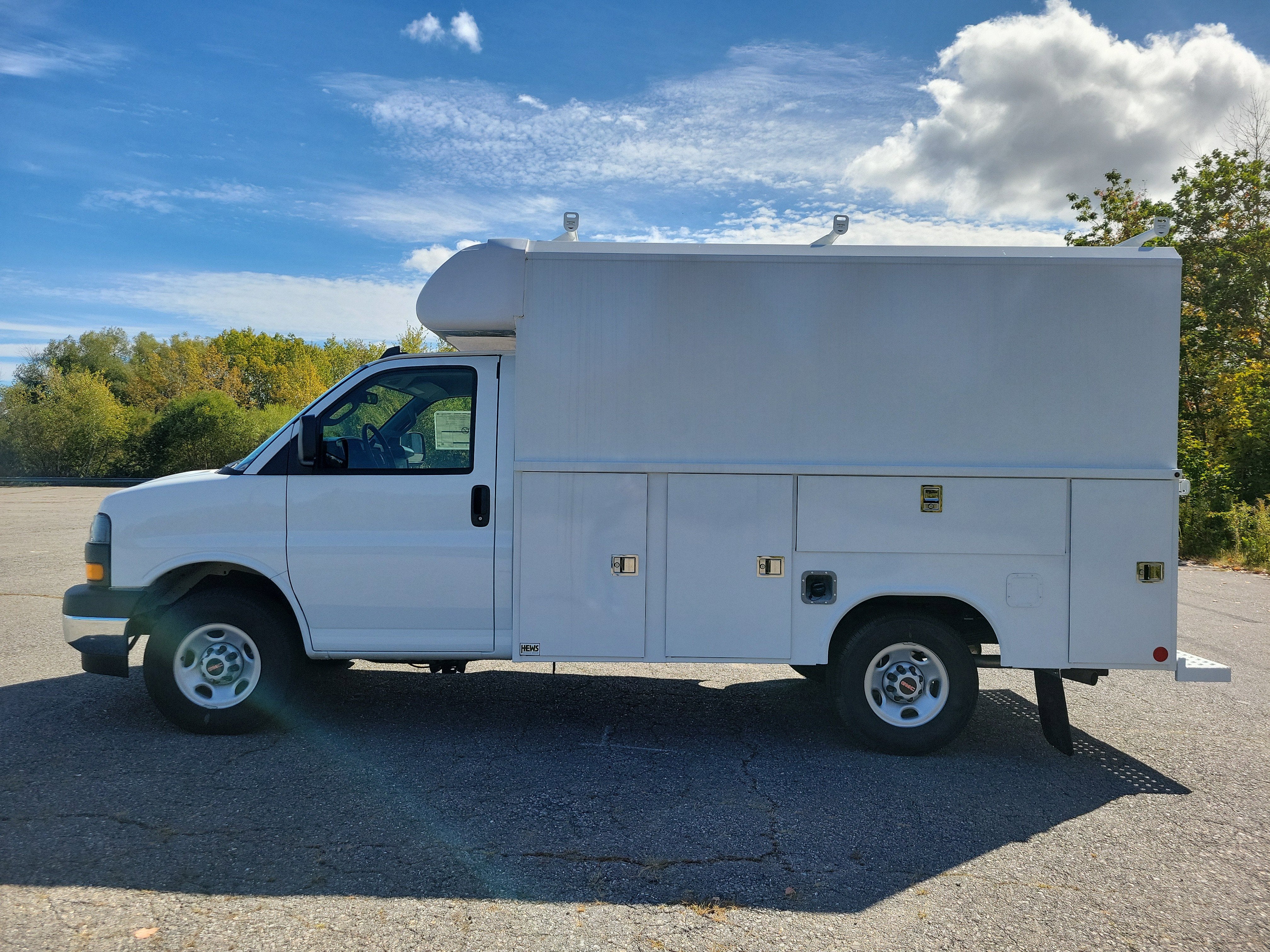 2025 GMC Savana Cutaway 3500 1WT