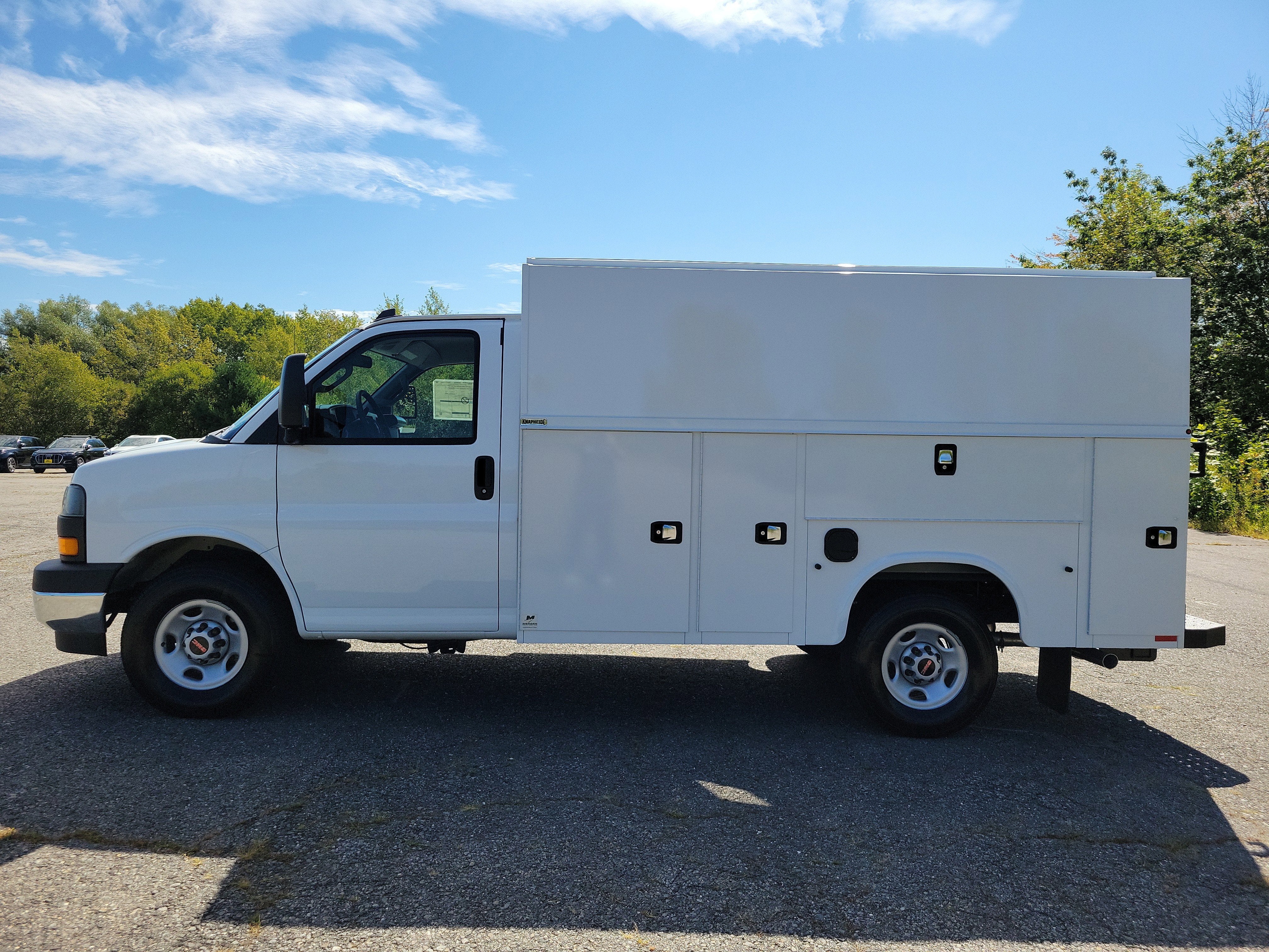 2025 GMC Savana Cutaway 3500 1WT