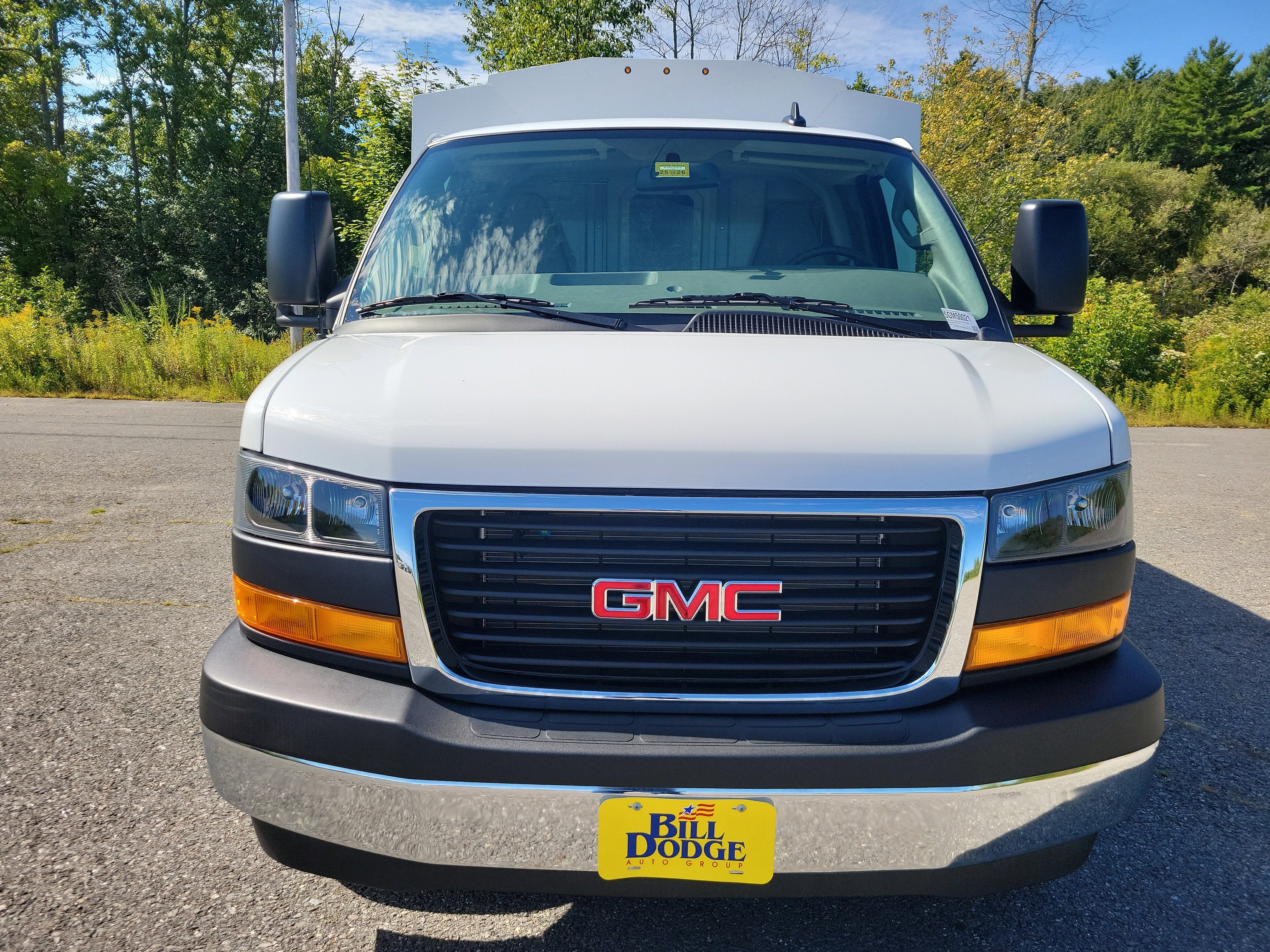 2025 GMC Savana Cutaway 3500 1WT