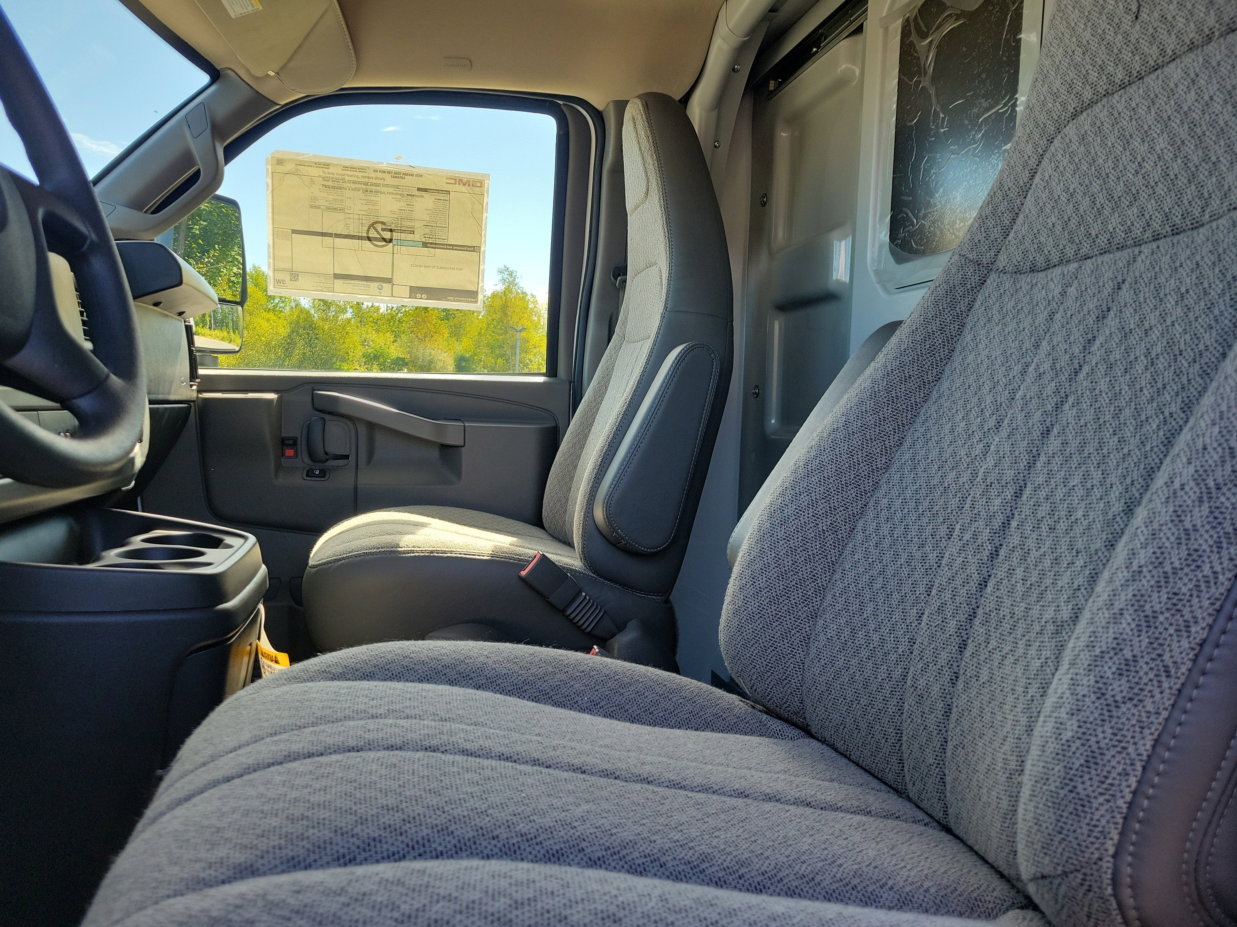 2025 GMC Savana Cutaway 3500 1WT