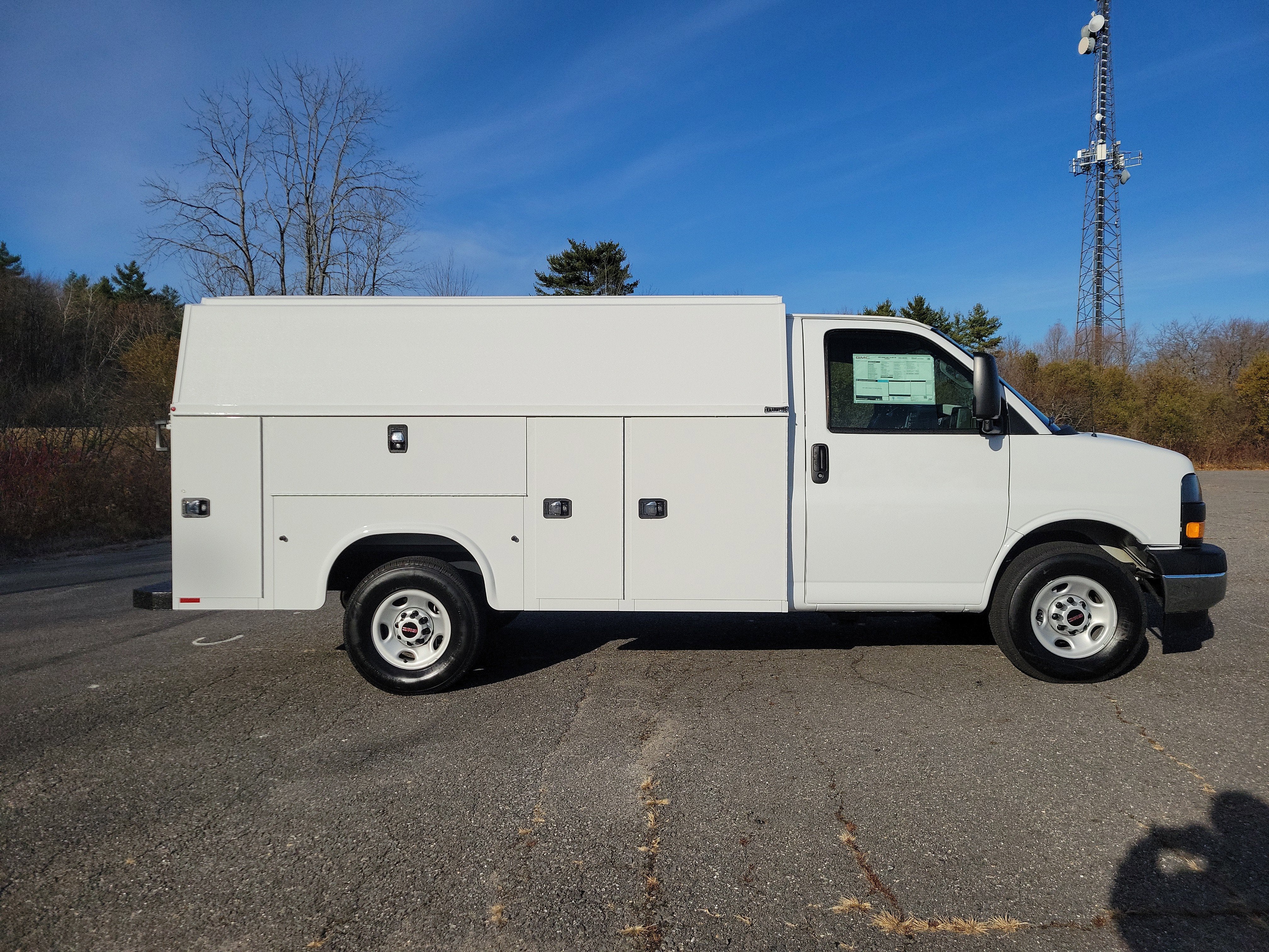 2025 GMC Savana Cutaway 3500 1WT