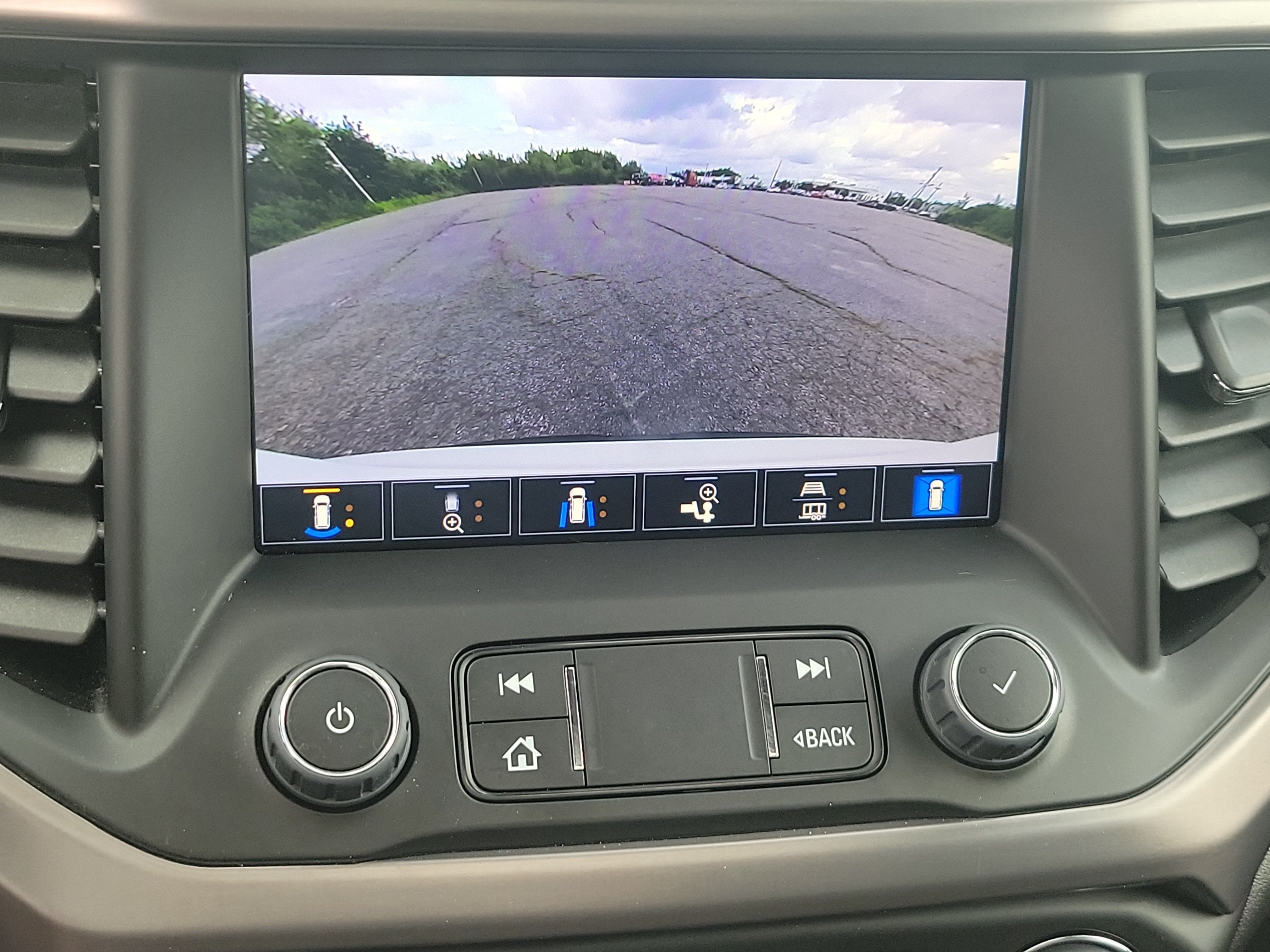 2023 GMC Acadia AT4