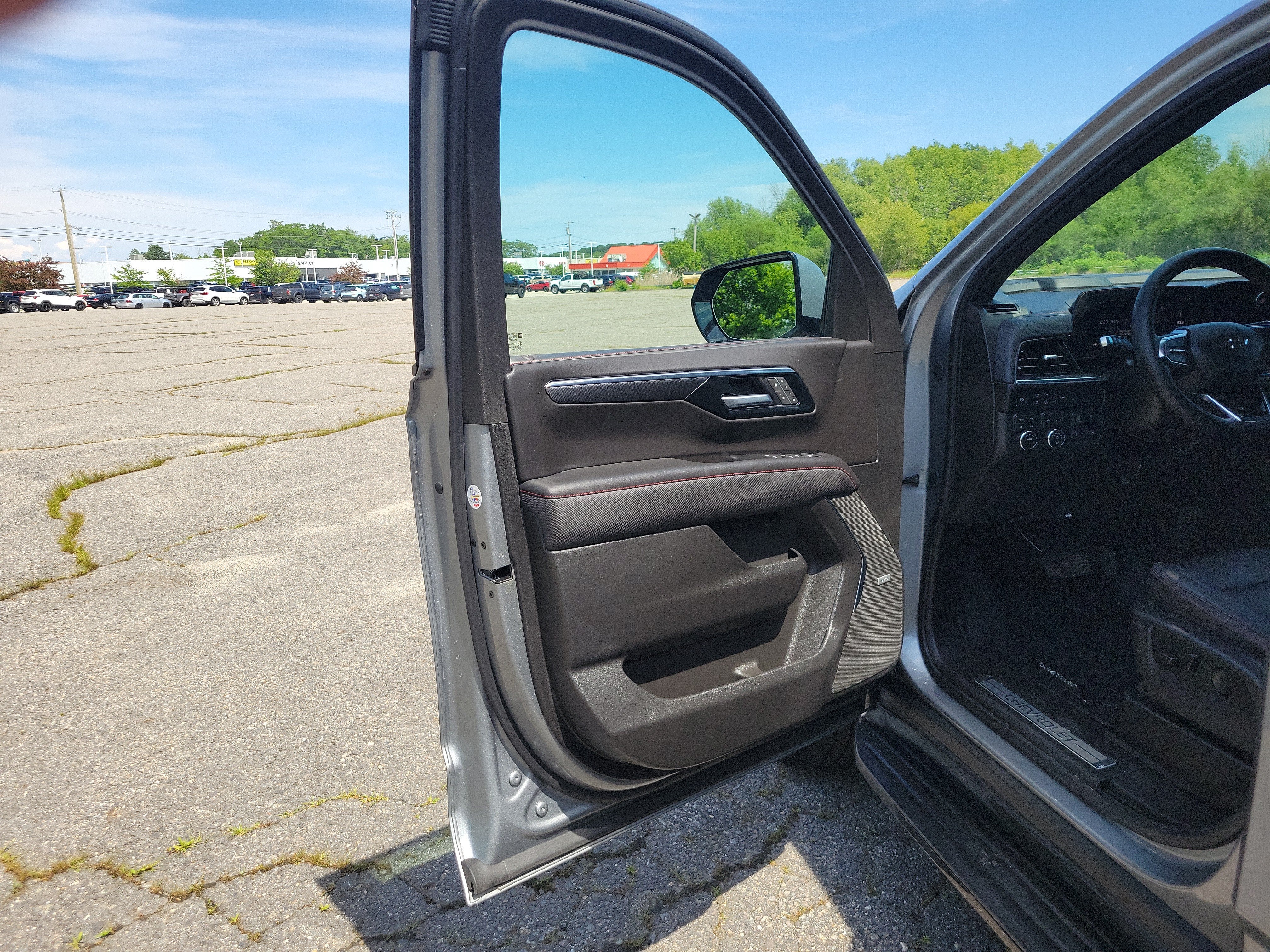 2025 Chevrolet Suburban RST