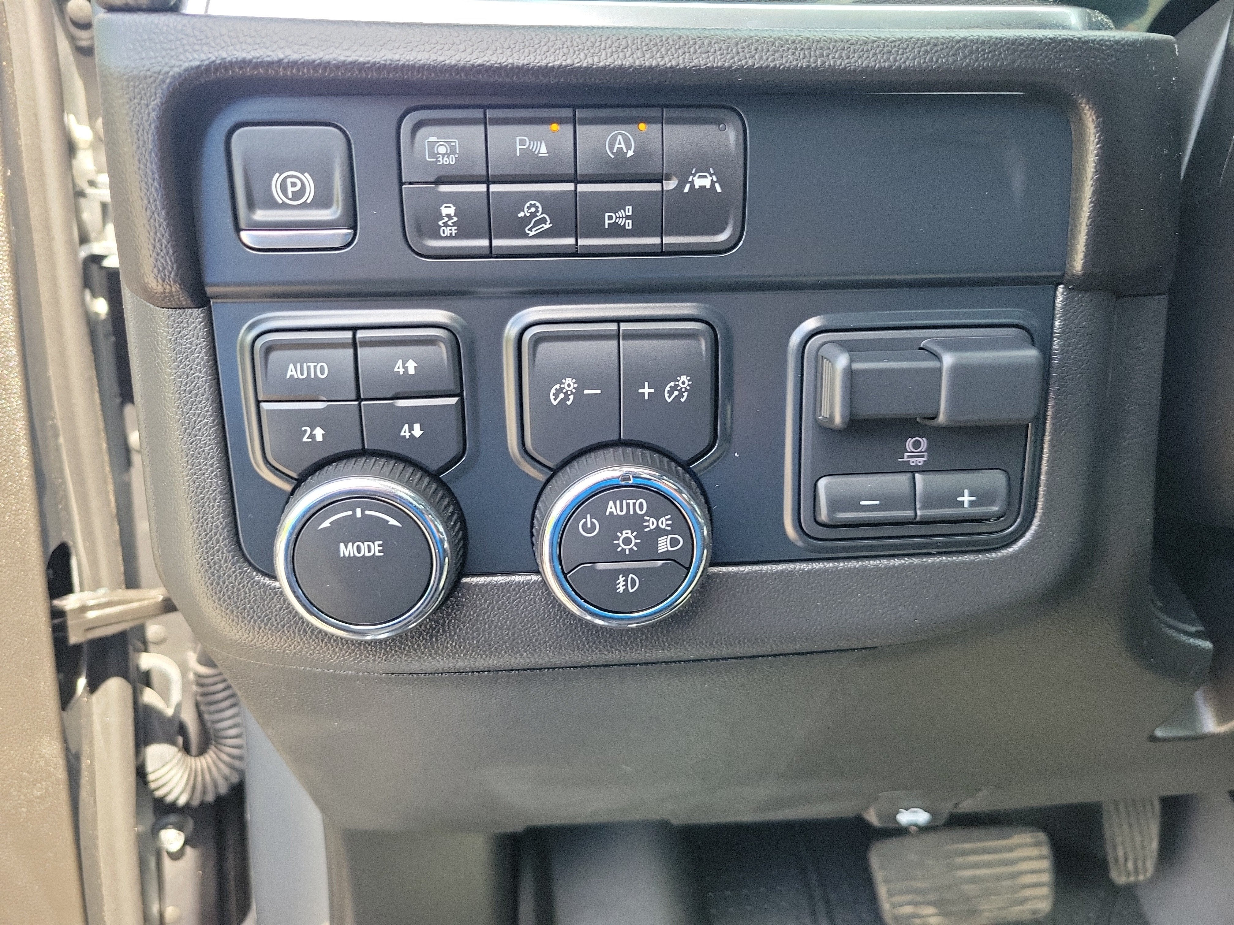 2025 Chevrolet Suburban RST
